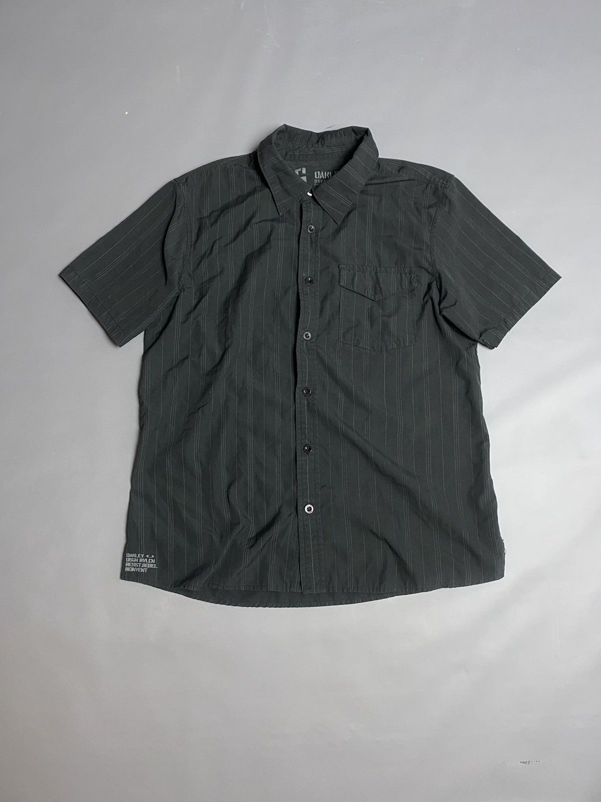 Oakley Oakley DSGN RVLCM SPR’09 Black Striped Short Sleeve Shirt L Size US L / EU 52-54 / 3 - 1 Thumbnail