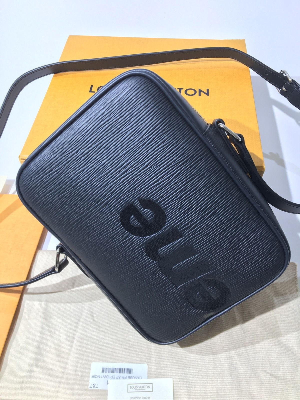 Louis Vuitton × Supreme Louis Vuitton X Supreme Danube PM EPI Leather Cross Body Bag Size ONE SIZE - 6 Thumbnail
