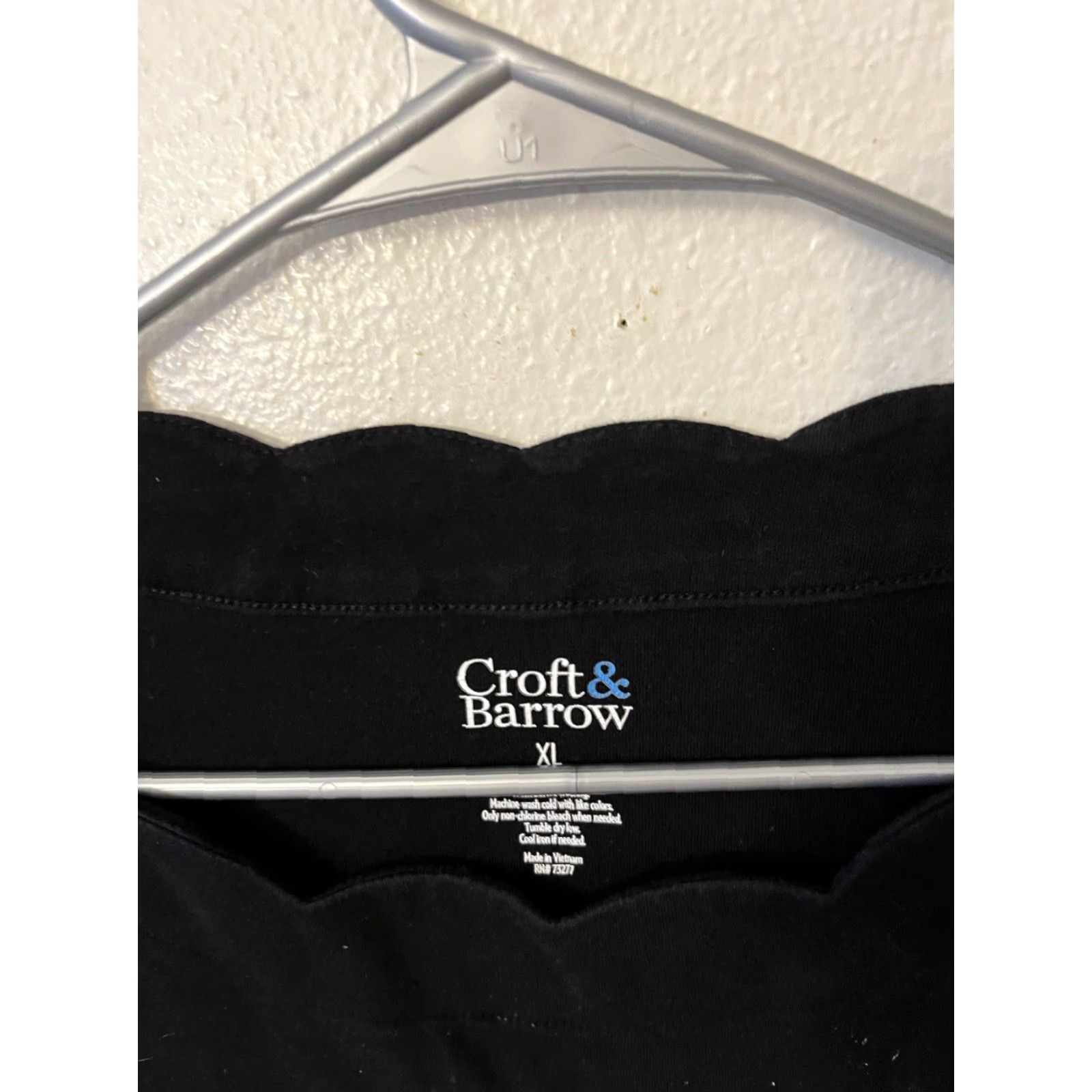 Croft & Barrow VINTAGE Croft & Barrow Plus Size Scalloped Boatneck Tee, Short Sleeve Black Top XL EUC Size XL / US 12-14 / IT 48-50 - 3 Thumbnail
