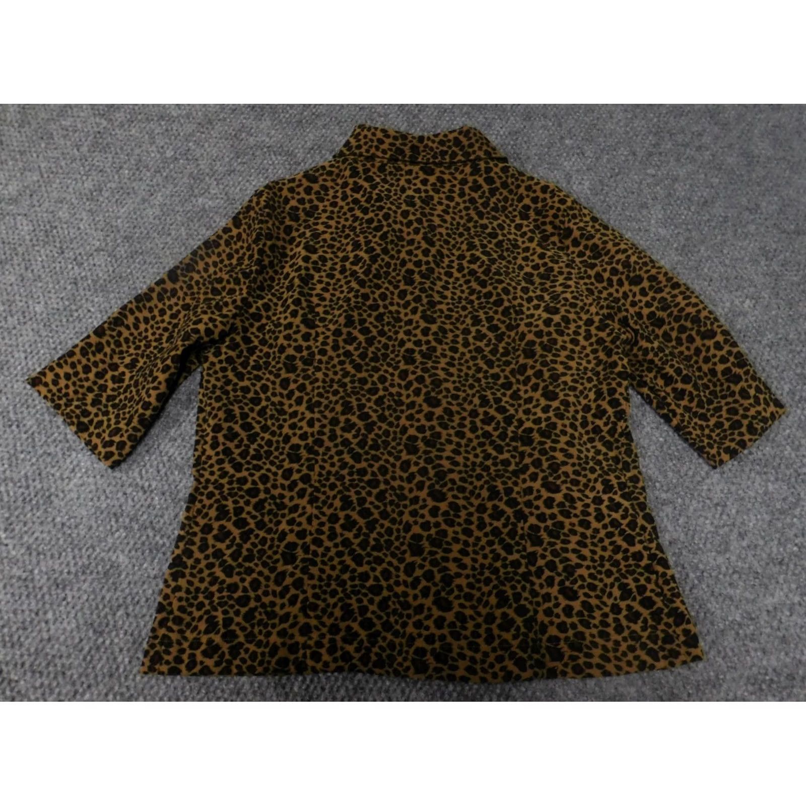 Vintage Studio Ease Womens Button-Up Shirt 8 Brown Animal Print Short Sleeve Casual Crew Neck Button-Down Lightweight Cotton Polyester Rayon 8 Womens Size M / US 6-8 / IT 42-44 - 7 Thumbnail