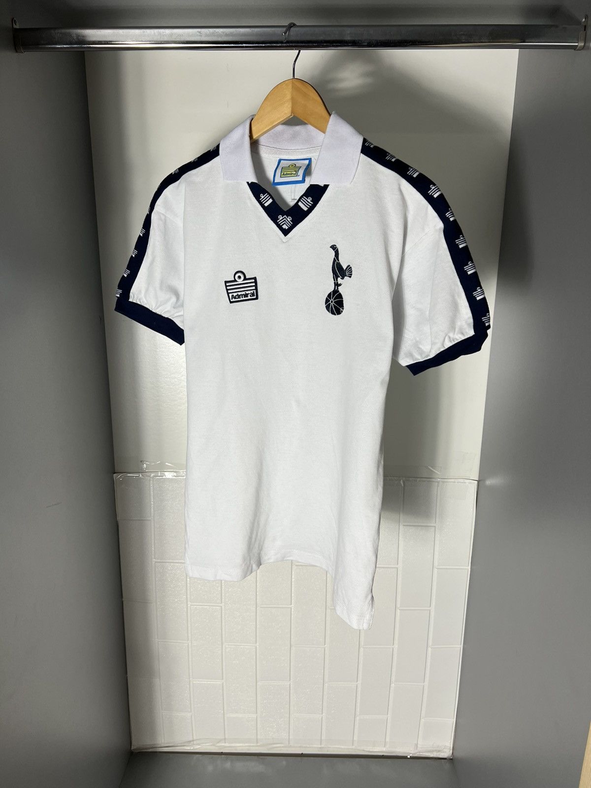 Vintage ADMIRAL FC TOTTENHAM HOTSPUR ENGLAND RETRO SOCCER JERSEY Size US S / EU 44-46 / 1 - 3 Thumbnail