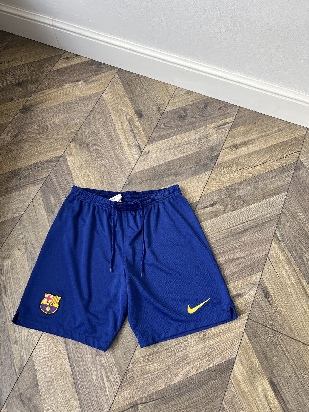 Nike Vintage Nike shorts Barcelona streetwear y2k style Size US 30 / EU 46 - 5 Thumbnail