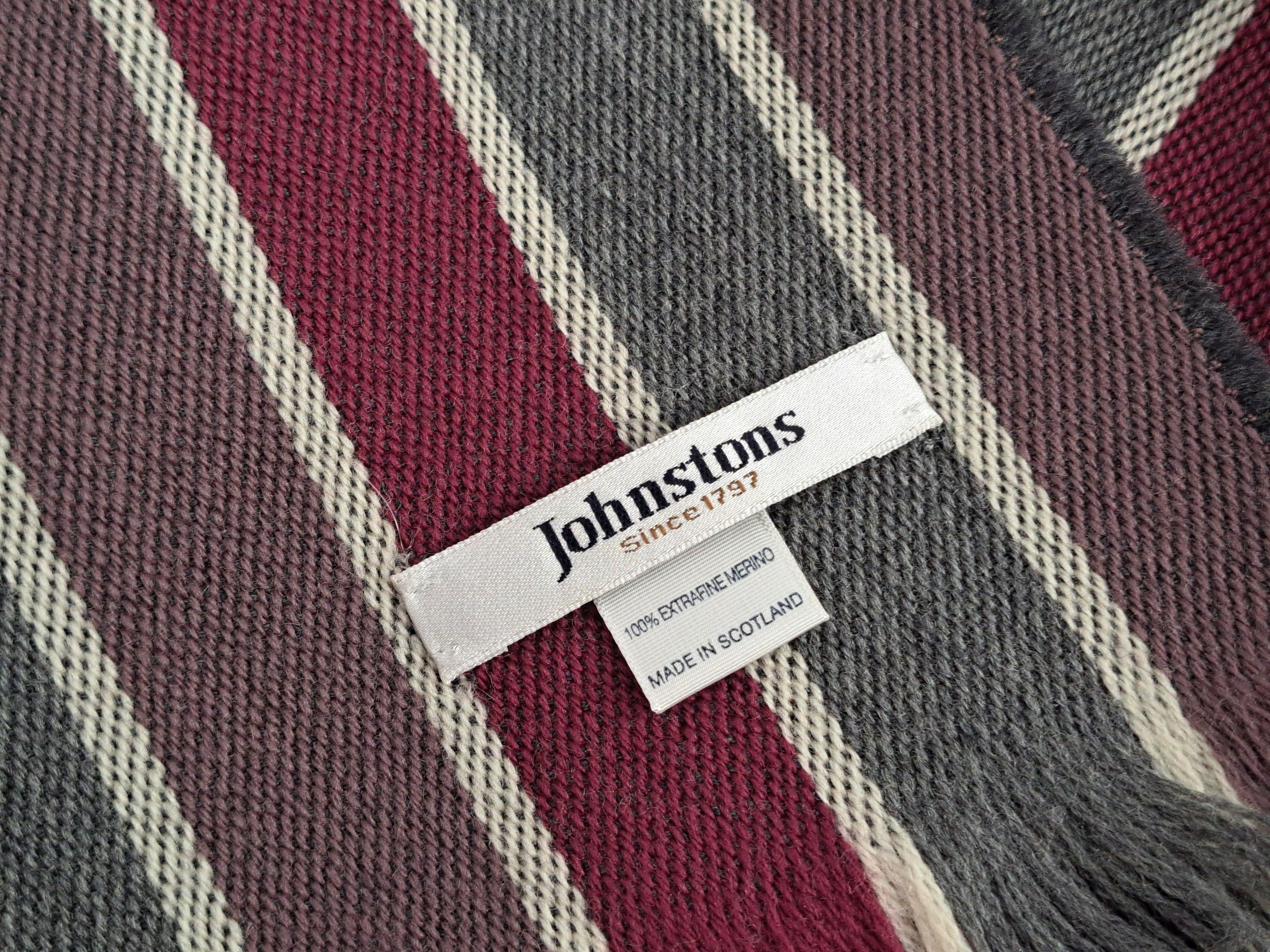 Johnstons Of Elgin Johnstons Of Elgin merino wool scarf. Made in Scotland Size ONE SIZE - 8 Thumbnail