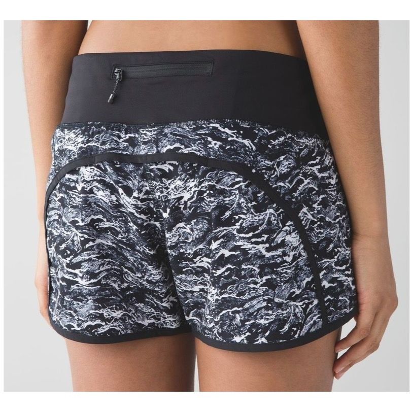 Lululemon Lululemon Run Times Short 10 Nami Wave White Black EUC Run T Size 32" / US 10 / IT 46 - 1 Thumbnail