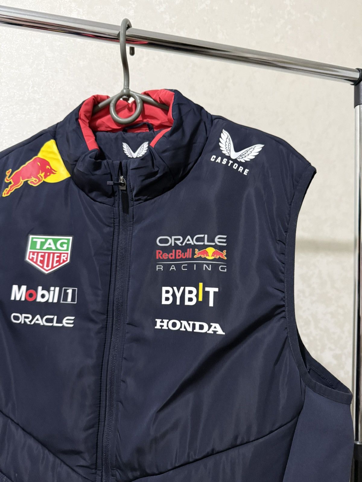 Red Bull RED BULL RACING CASTORE FORMULA1 VEST SLEEVELESS 2024 HONDA Size US M / EU 48-50 / 2 - 6 Thumbnail