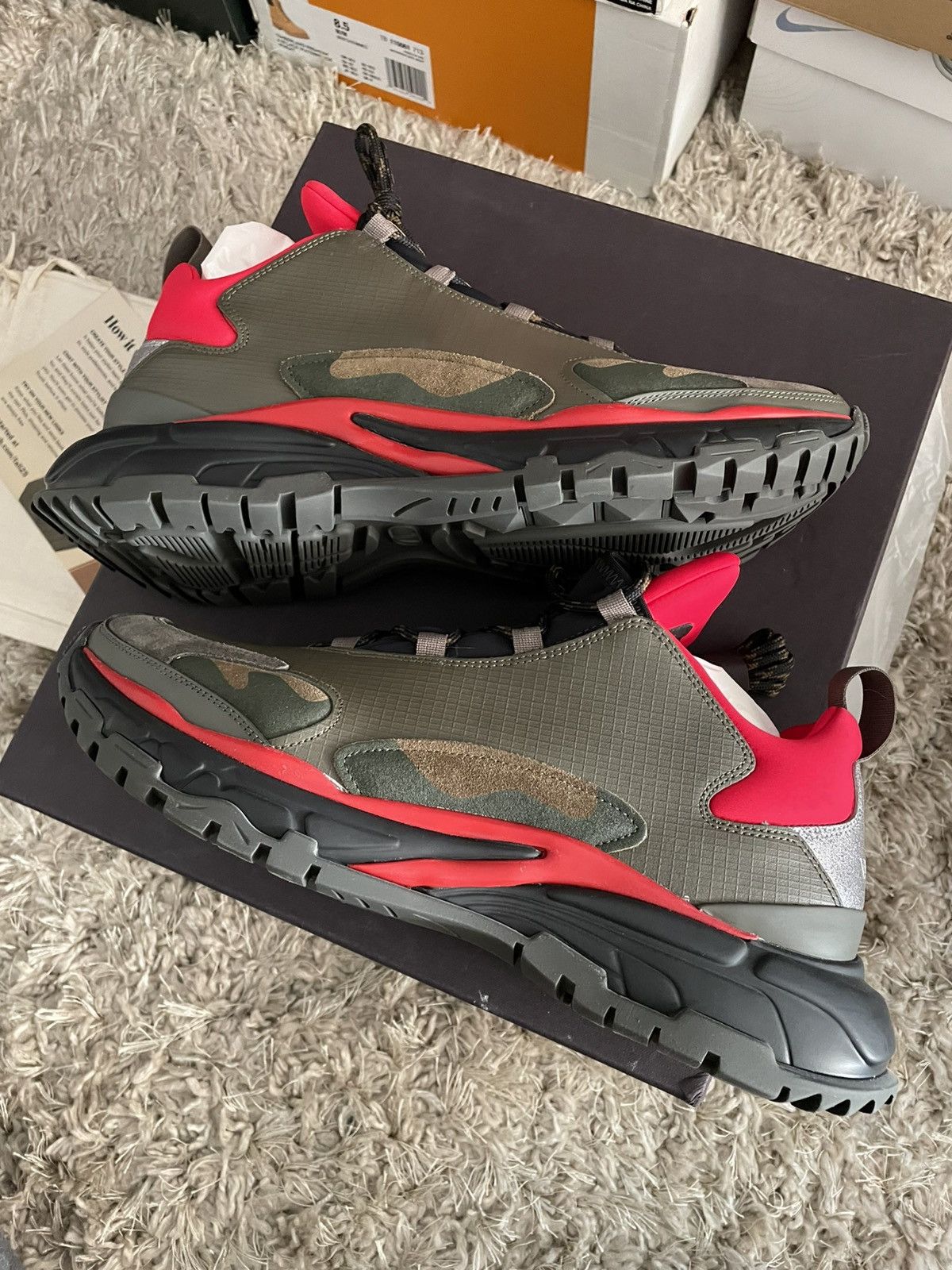 Valentino Valentino Garavani Trekking Sneakers in khaki green and red Size US 11 / EU 44 - 2 Thumbnail