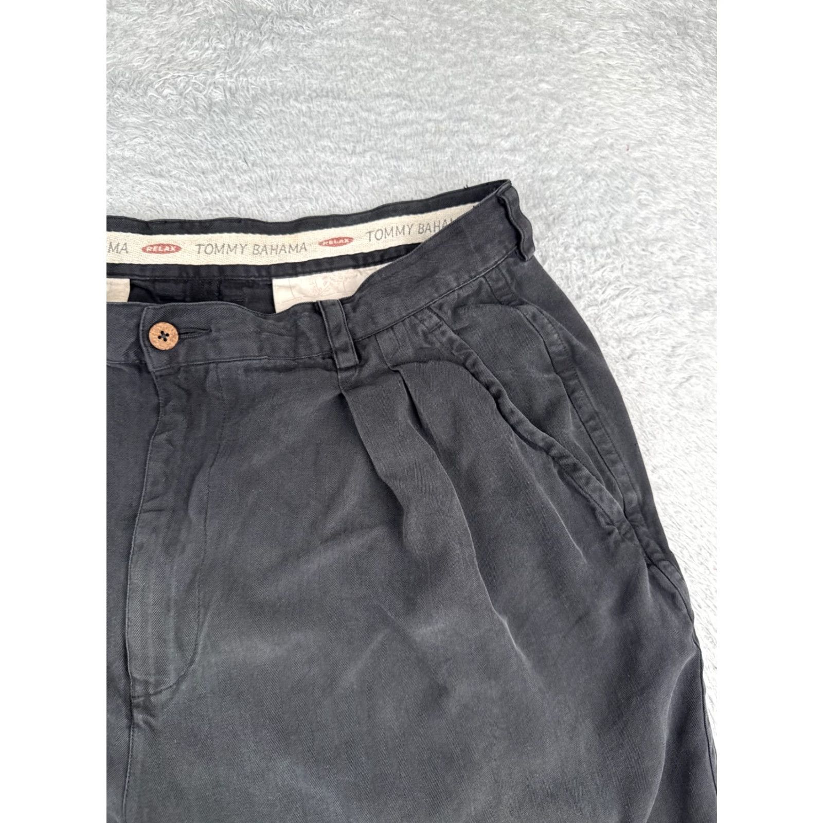 Tommy Bahama Tommy Bahama Shorts Men 36 Black Bermuda Pleated 100% Silk Beach Vacation 36x9 Size US 36 / EU 52 - 5 Thumbnail