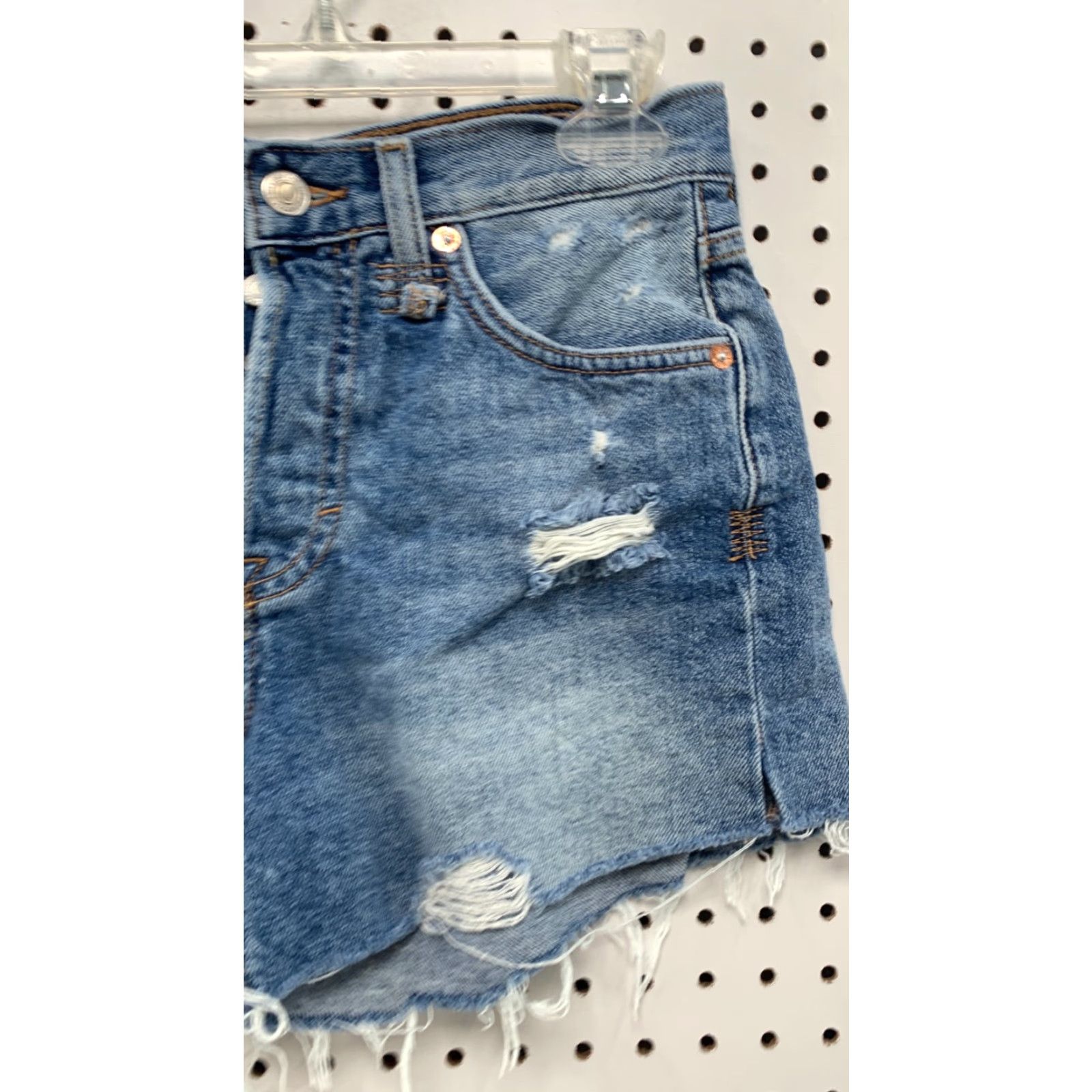 Vintage We The Free Women's Blue Medium Wash Raw Hem Denim Cut Off Shorts Size 24 25x3.5 Size 42" / US 20 - 3 Thumbnail