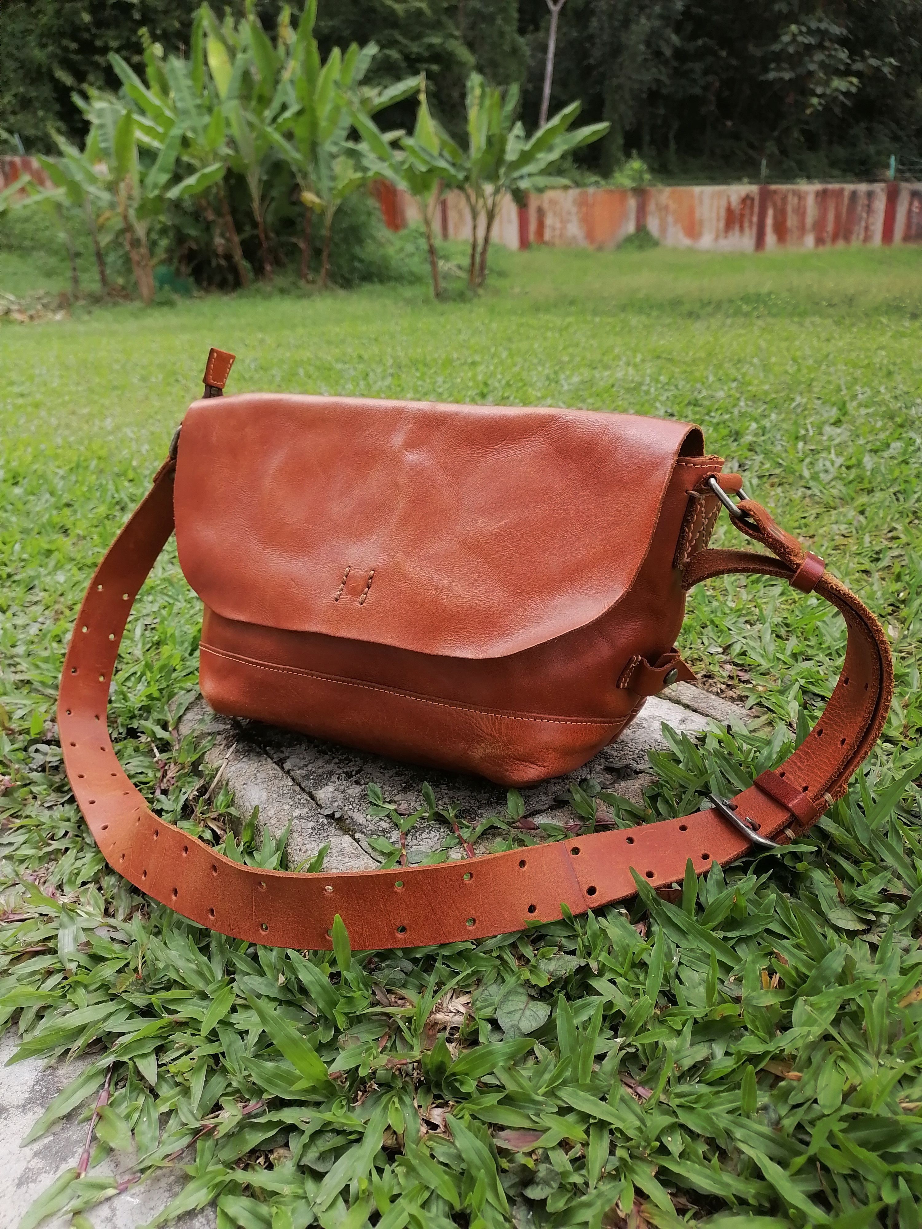 Japanese Brand Japan Leather Craft H 1203 Mano Fece Sling / Crossbody Bag Size ONE SIZE - 1 Thumbnail