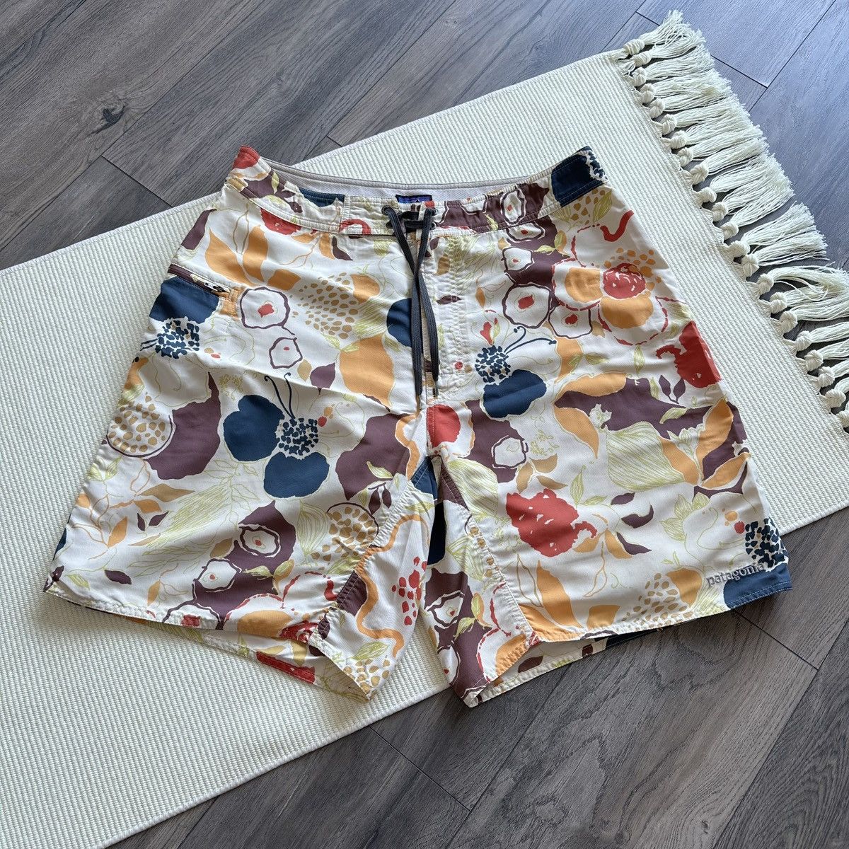 Patagonia Patagonia Wavefarer Floral Print Swim Board Shorts Size US 36 / EU 52 - 1 Thumbnail