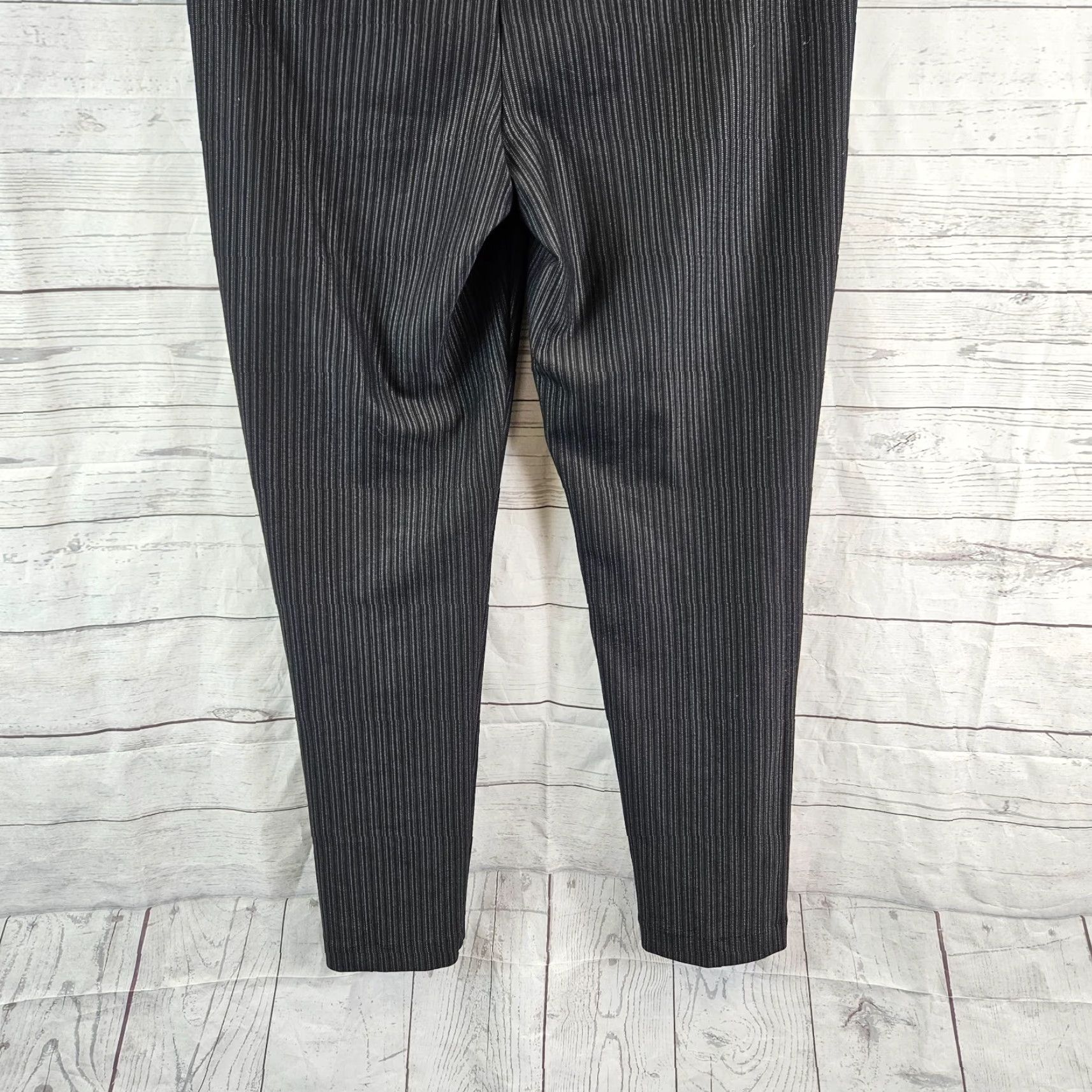 Vintage Liverpool Womens Skinny Pants Sz 8 Black White Stripe Mid Rise Rayon Blend Dress Pants Pants Womens Striped 8 Black Mens? Size 30" / US 8 / IT 44 - 5 Thumbnail