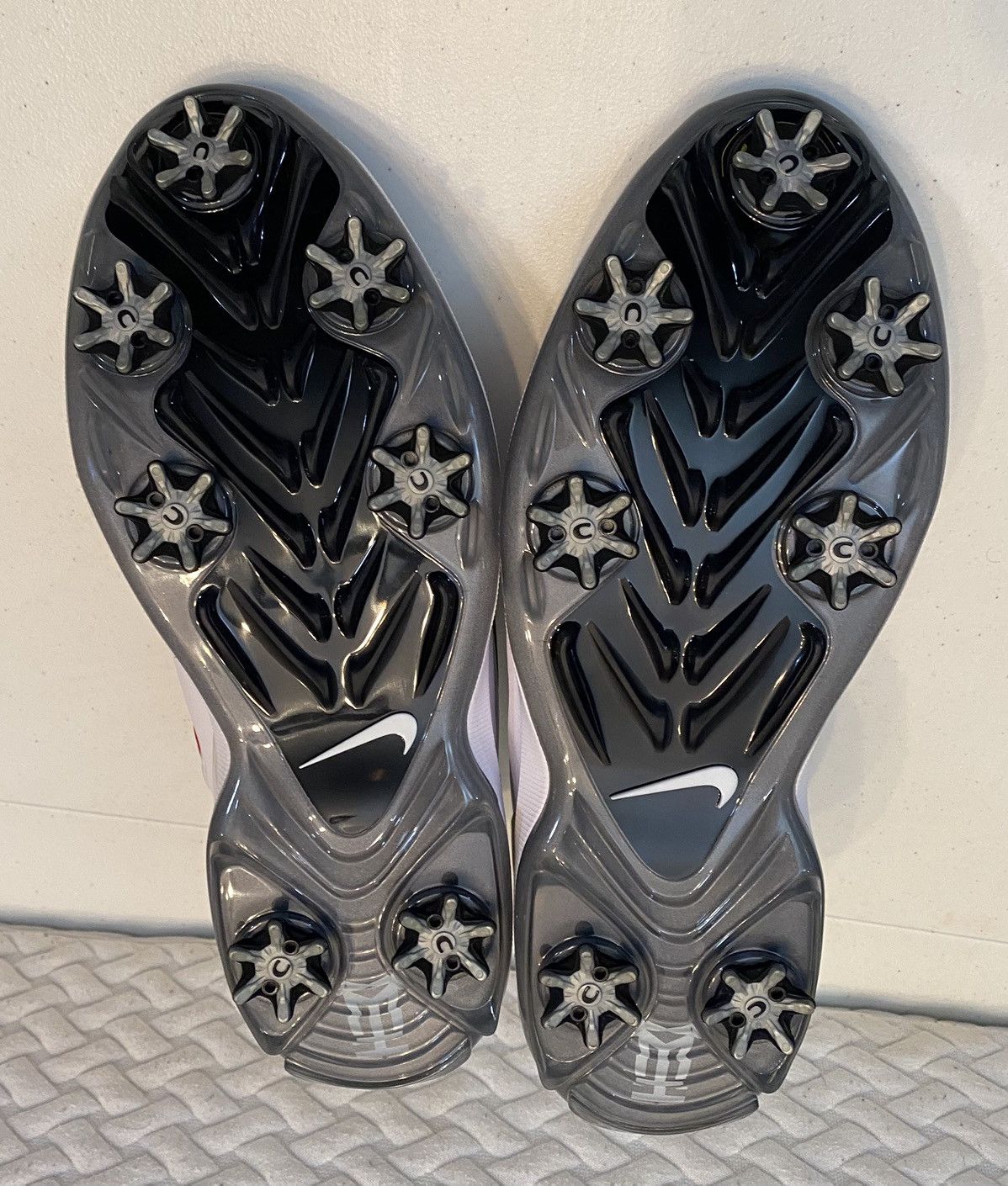 Nike × Tiger Woods Nike Tiger Woods TW71 Fast Fit Golf Cleats 8 US Size US 8 / EU 41 - 9 Thumbnail