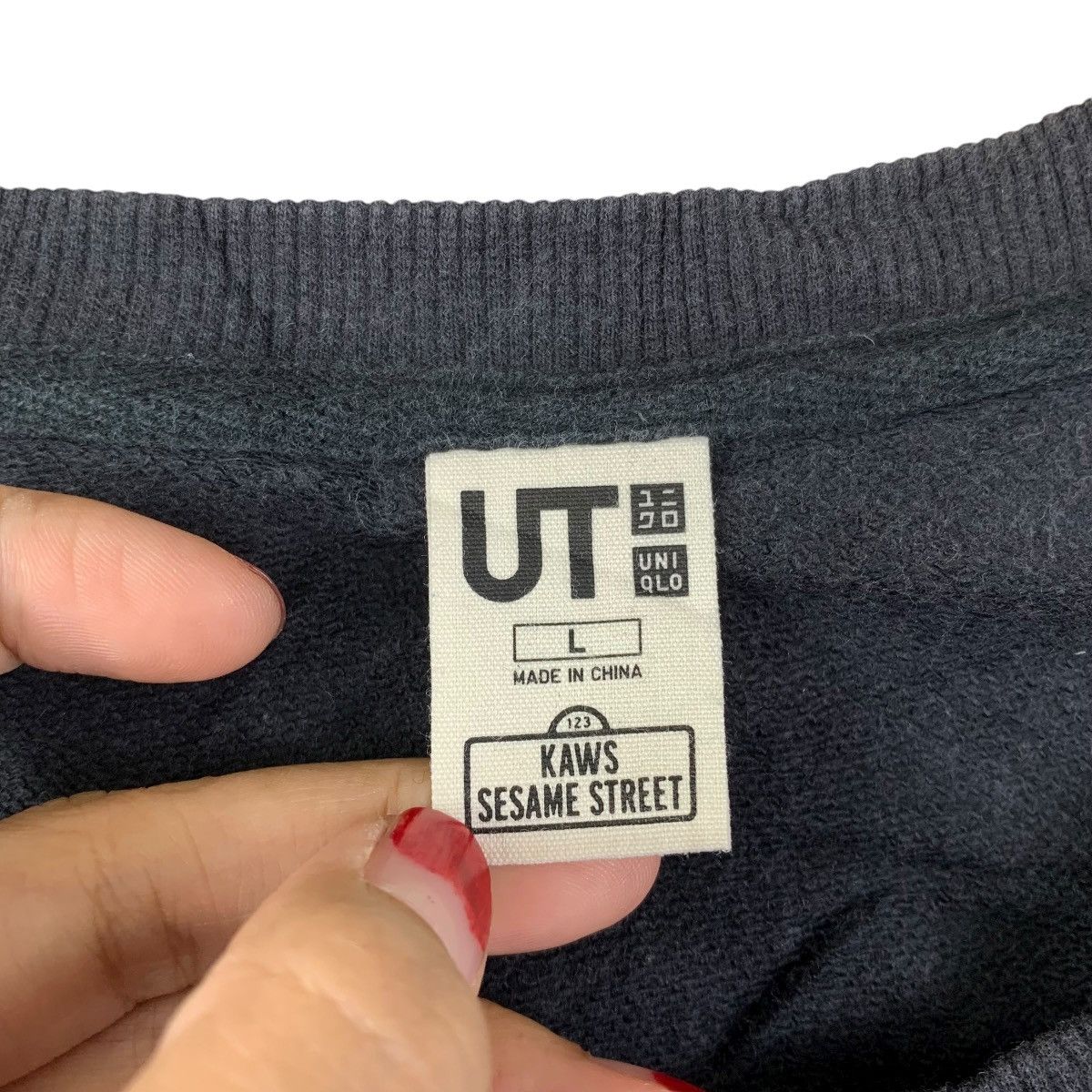 Kaws × Uniqlo Uniqlo x KAWS x Sesame Street Long Sleeve Shirt Black Size US L / EU 52-54 / 3 - 3 Thumbnail