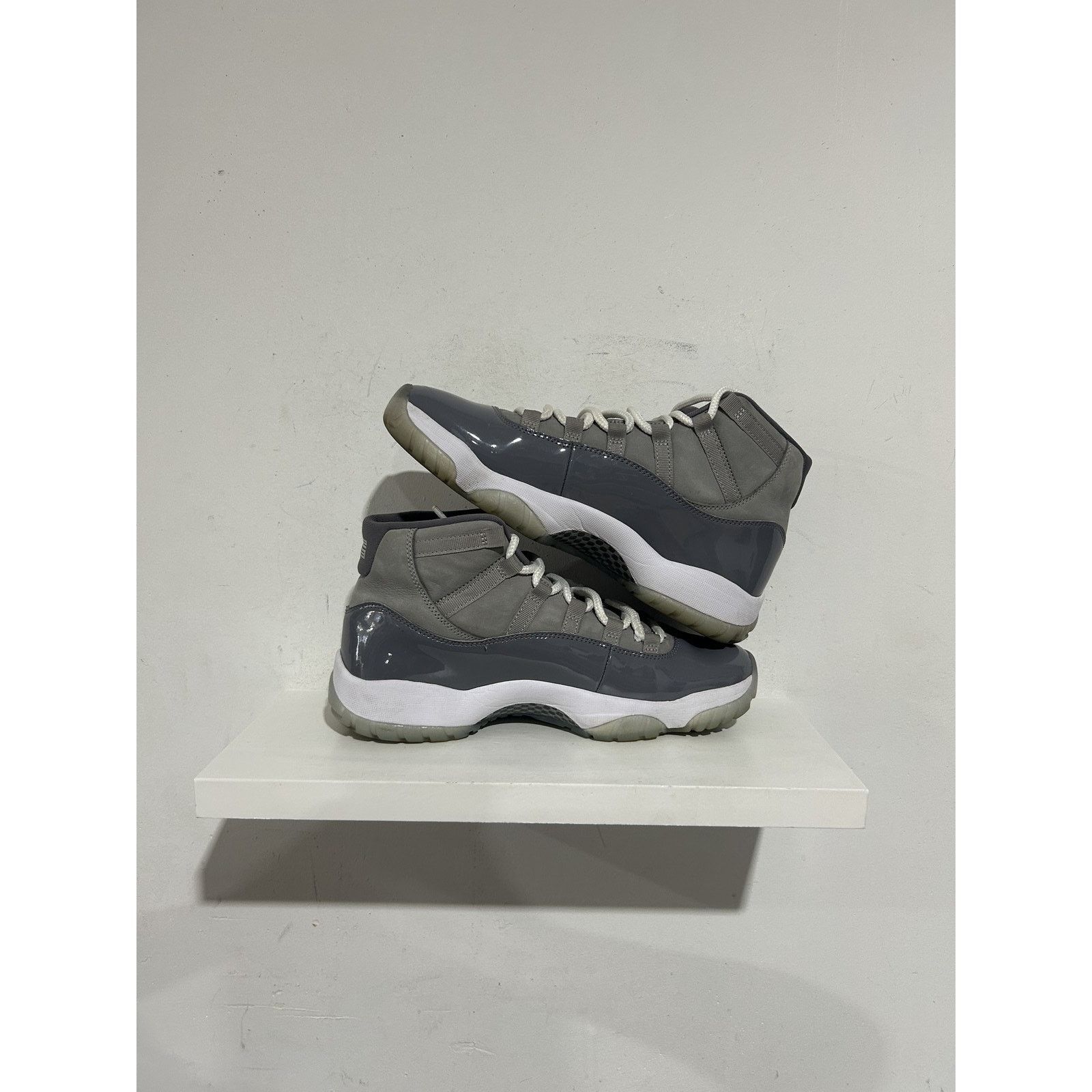 Nike JORDAN 11 RETRO COOL GREY SIZE 10 PREOWNED Size US 10 / EU 43 - 2 Thumbnail