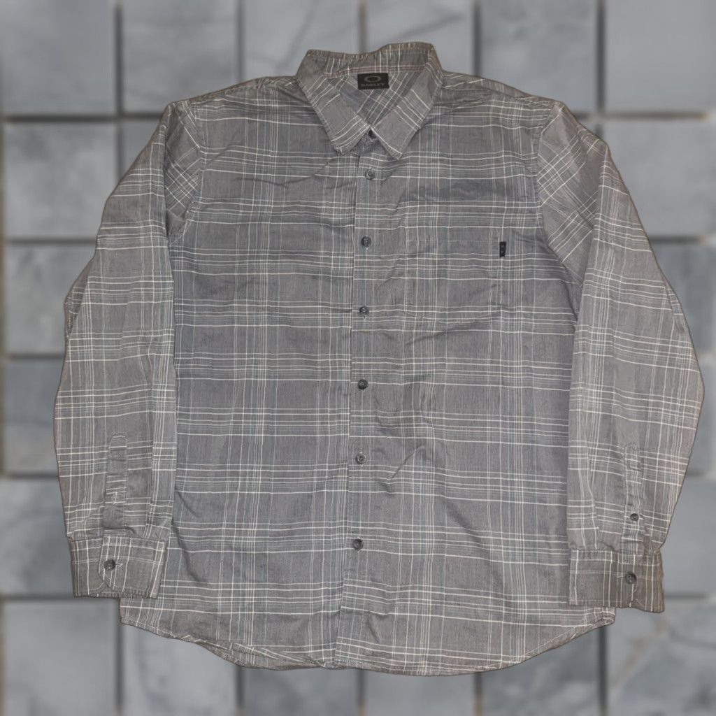 Oakley VINTAGE Oakley Long Sleeve Dress Shirt Plaid Gray Large 22x29 Mens Shirt L Gray Plaid Oakley Button-Up Size 42R - 1 Thumbnail