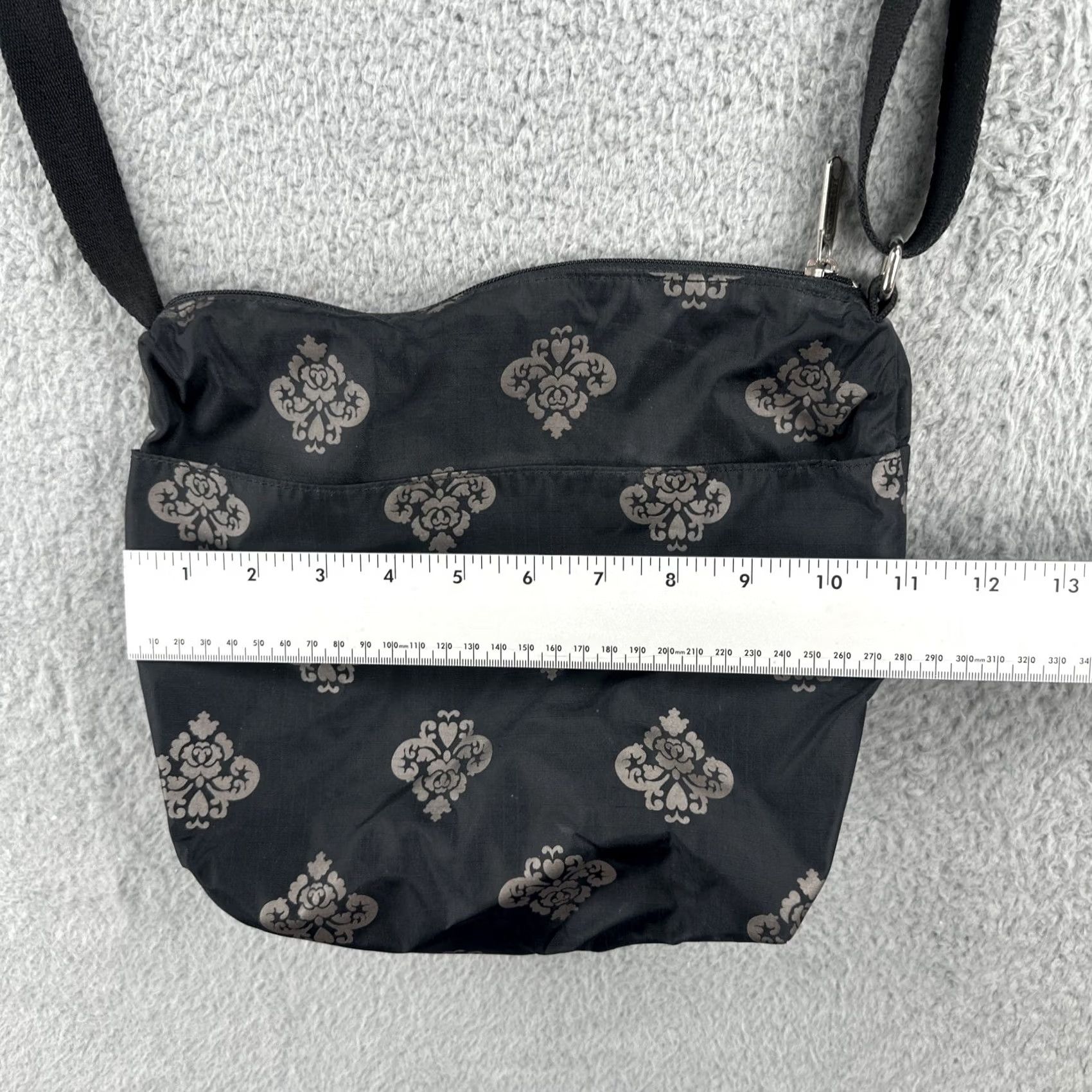 LeSportsac VINTAGE Le SportSac Medium Crossbody Bag Black Nylon Women EUC Size ONE SIZE - 4 Thumbnail