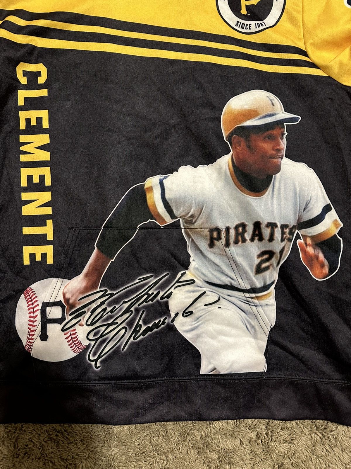 Nike × Vintage Vintage MLB Pirates “Clemente” Hoodie 00s size medium Size US M / EU 48-50 / 2 - 2 Thumbnail