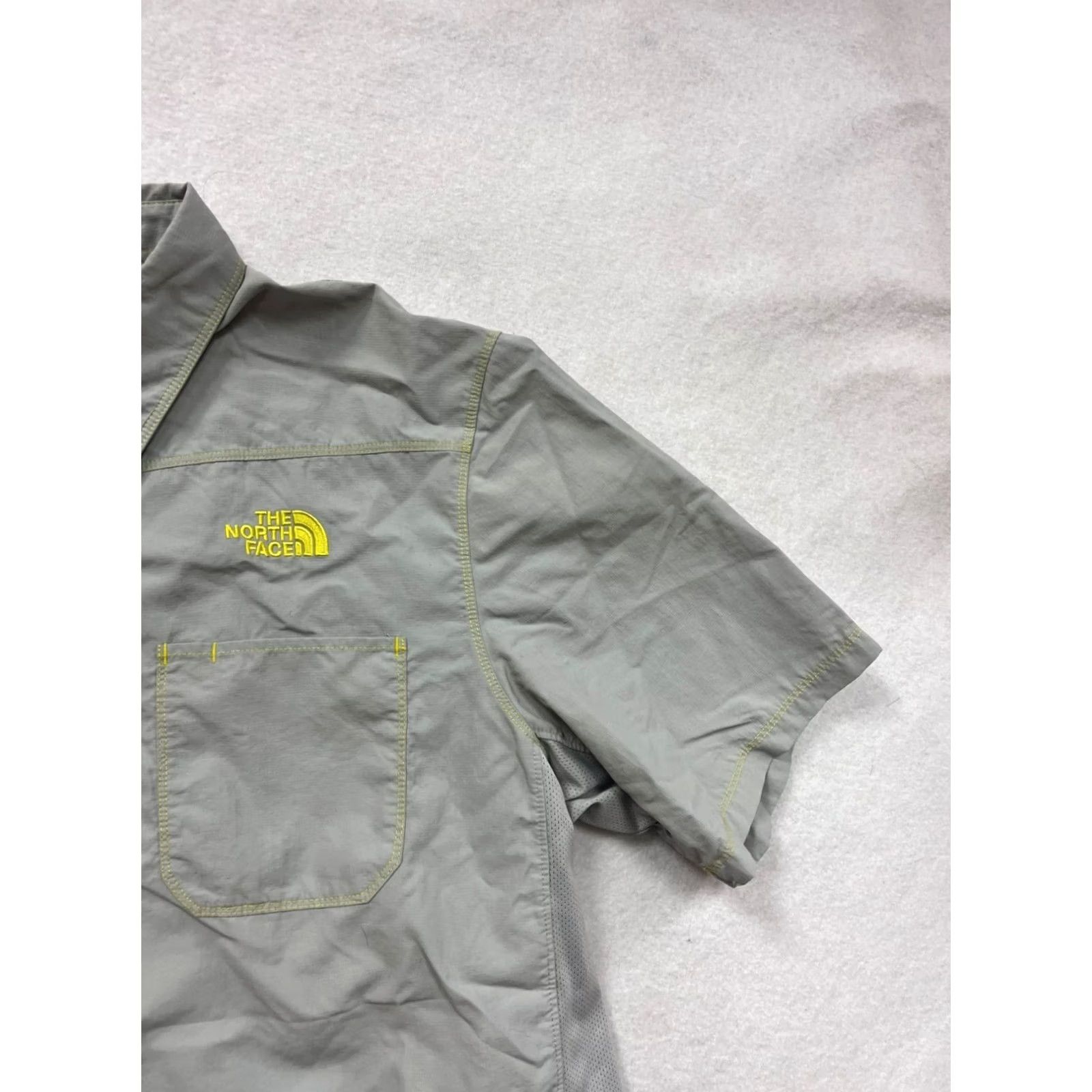 The North Face The North Face Shirt Mens XL Light Gray Short Sleeve Button-Up Nylon Polyester Gray 6612 Mens XL Size US XL / EU 56 / 4 - 6 Thumbnail