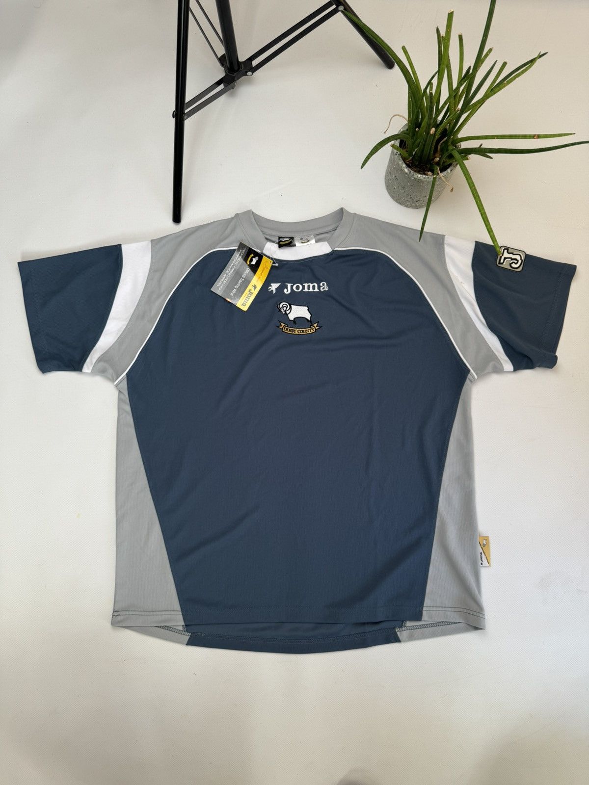 Umbro RARE VINTAGE Derby County Umbro soccerjerset new with tag Size US L / EU 52-54 / 3 - 2 Thumbnail