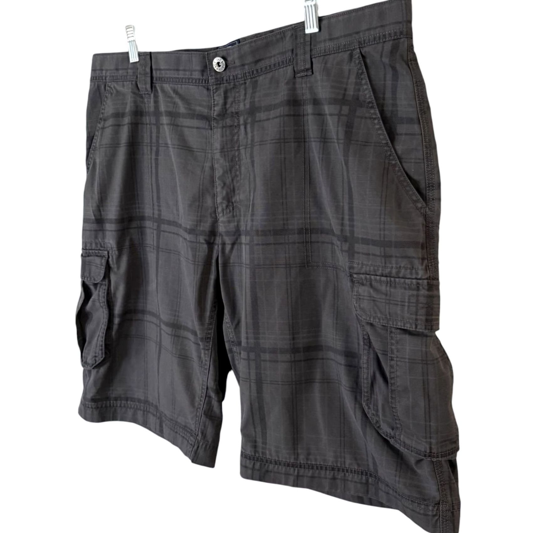 The North Face The North Face Relaxed-Fit Plaid Cargo Shorts Gray Men Size 40 Hiking Outdoors Casual Travel Summer Spring Fall 6-Pockets Cargo Pocket Easy Care Mens Size US 40 / EU 56 - 2 Thumbnail