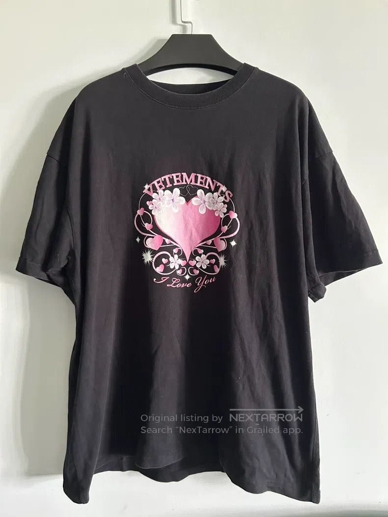 Vetements Vetements Heart Short Sleeve Size US S / EU 44-46 / 1 - 1 Thumbnail