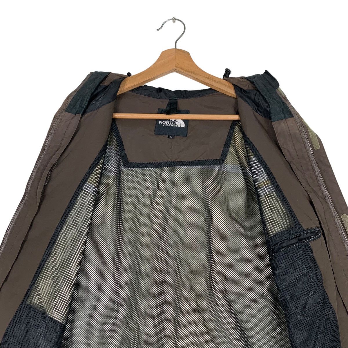 The North Face THE NORTH FACE Colorblock Hoodie Jacket #0400-C18 Size US L / EU 52-54 / 3 - 13 Thumbnail