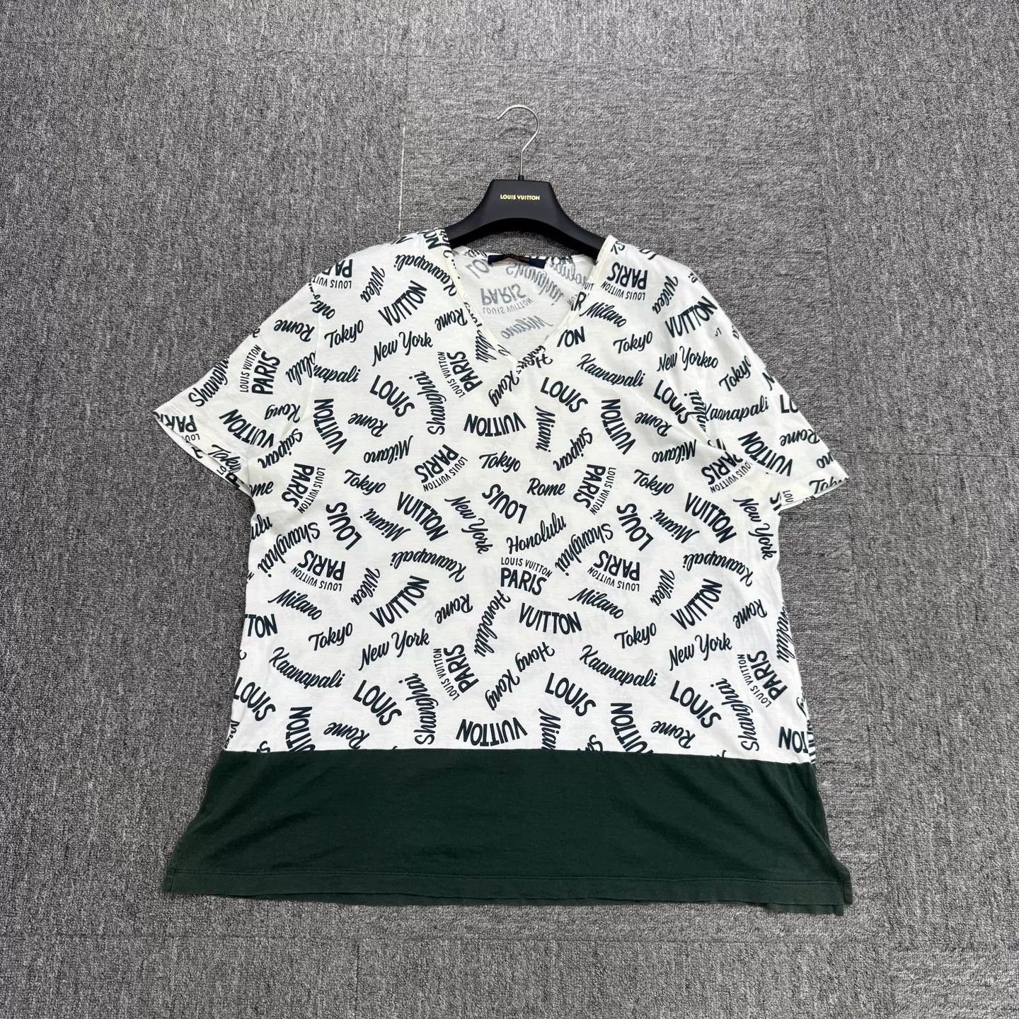 Louis Vuitton Louis Vuitton LV All-Over Print Short-Sleeve Size US XL / EU 56 / 4 - 1 Thumbnail
