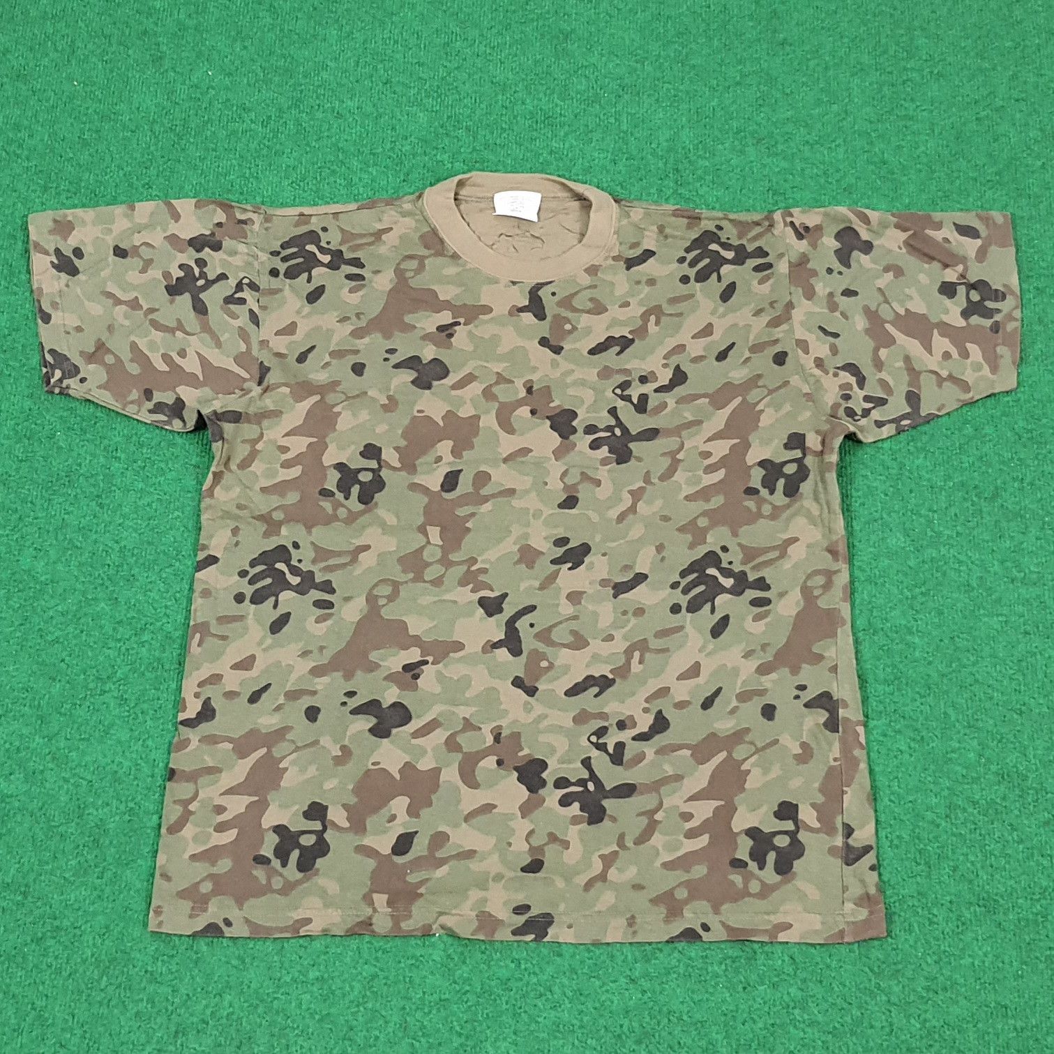 Vintage Vintage Military Camo Army Style T-shirt Size US M / EU 48-50 / 2 - 1 Thumbnail