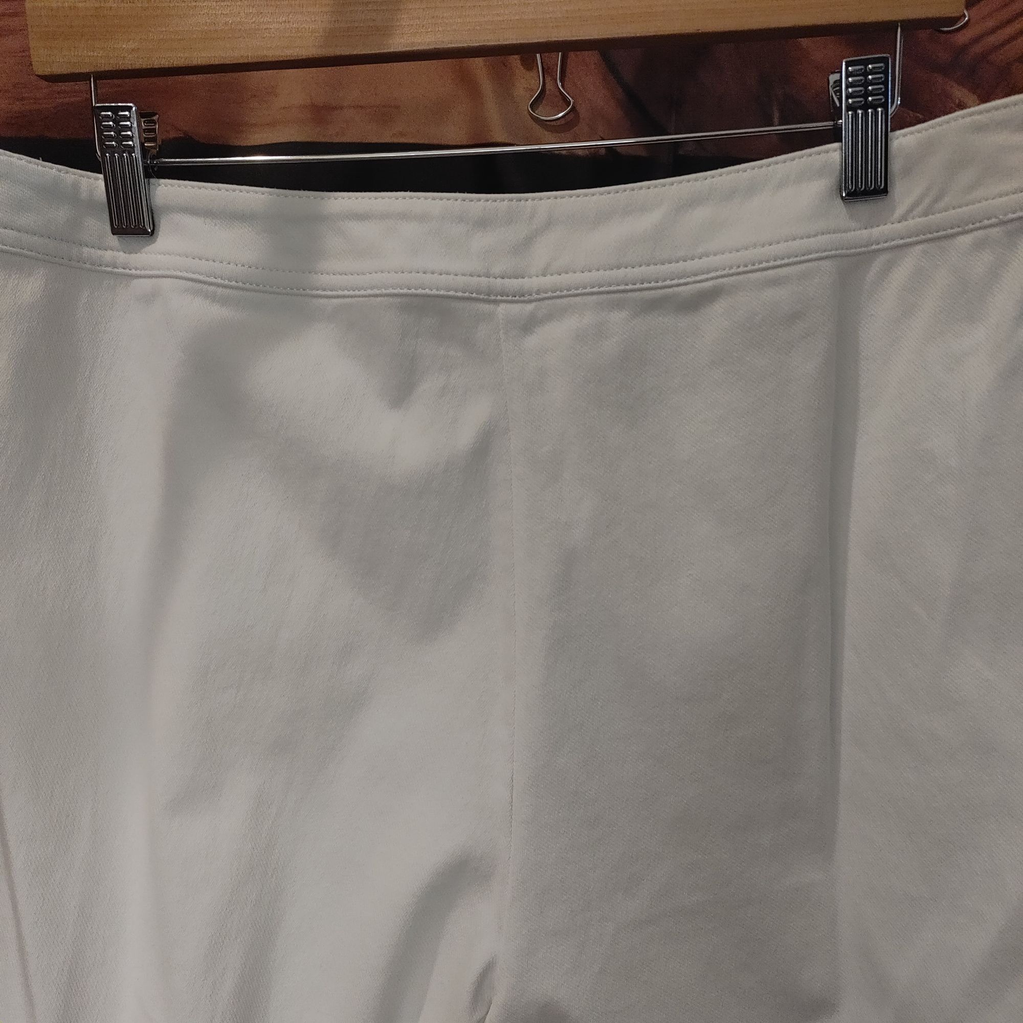 Coldwater Creek Coldwater Creek | Natural Fit Women's White Soft Capri's 14 Size 36" / US 14 / IT 50 - 2 Thumbnail