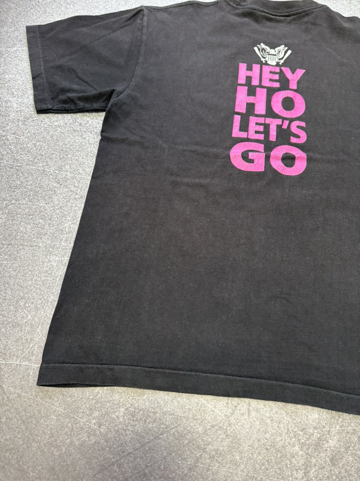Band Tees VINTAGE 90S RARE RAMONES HEY HO Lets GO TOUR T SHIRT Rock Size US L / EU 52-54 / 3 - 20 Thumbnail