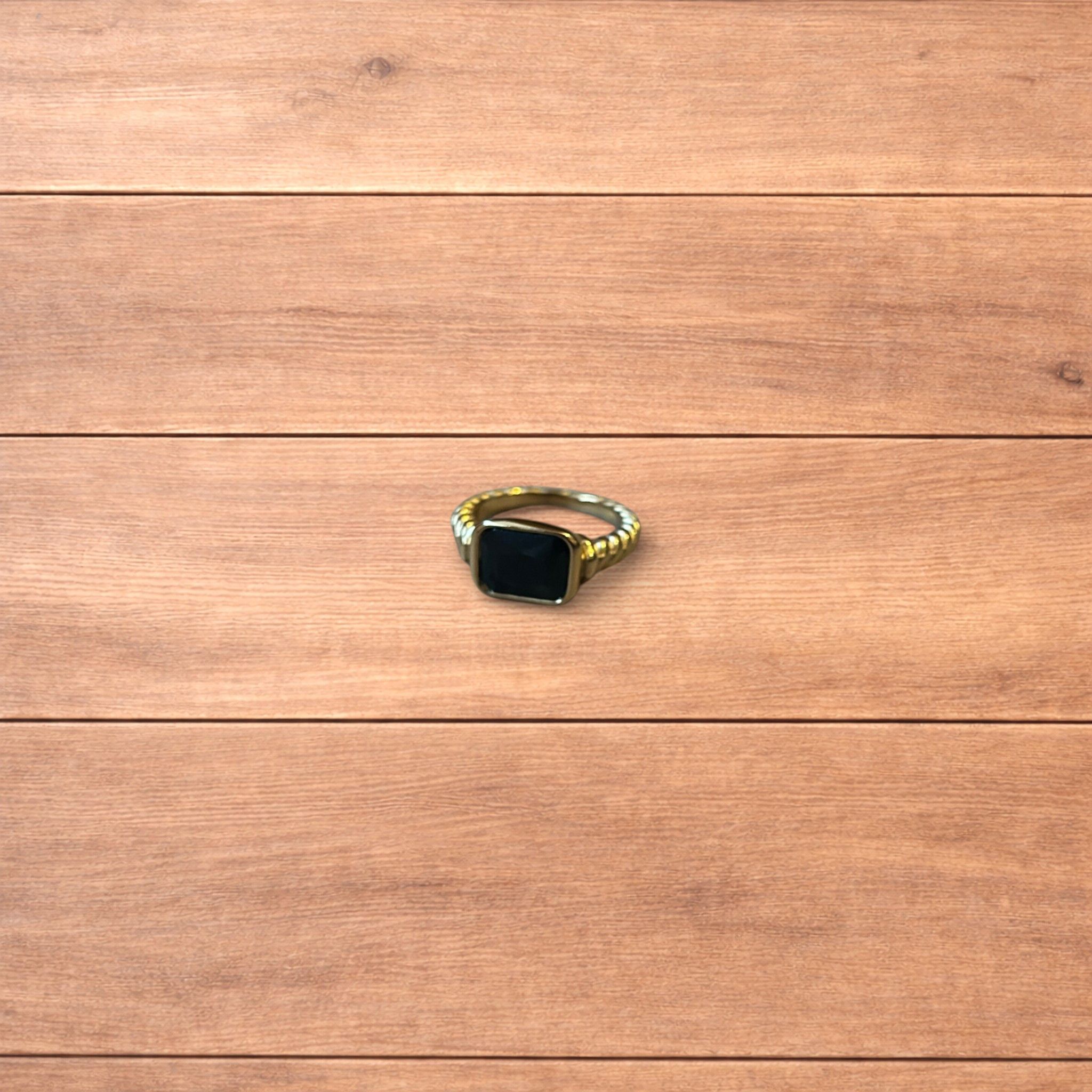 Japanese Brand Lovely vintage style gold ring with black gemstone. Size ONE SIZE - 4 Thumbnail