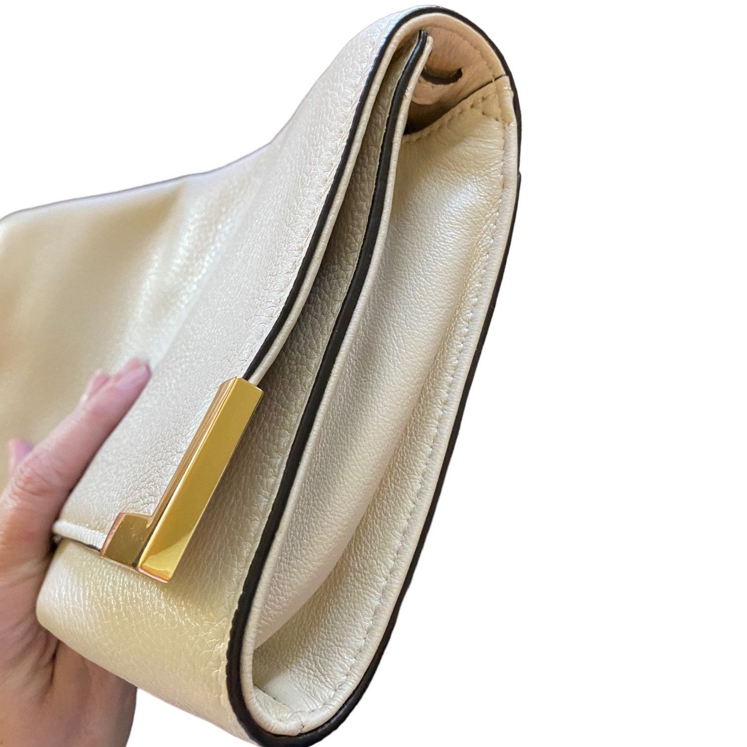 Michael Kors Michael Kors EUC Off White Pebbled Leather Clutch Purse Size ONE SIZE - 5 Thumbnail