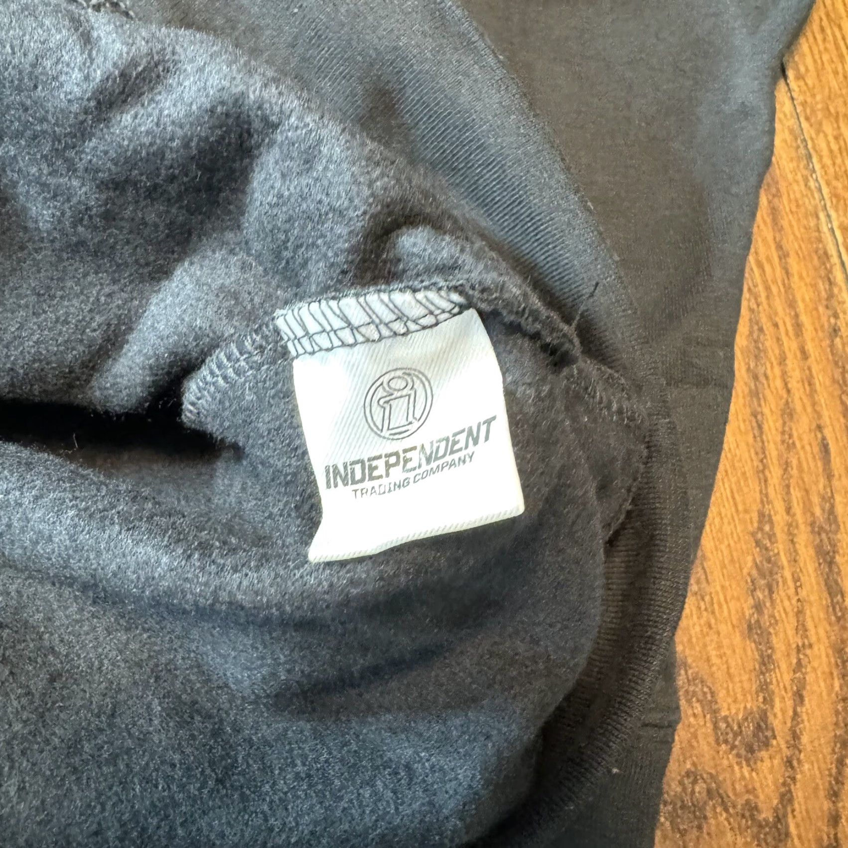 Market VINTAGE Whole Foods Market Sweatshirt Mens 2XL Black Crewneck Grocery New Size US XXL / EU 58 / 5 - 6 Thumbnail