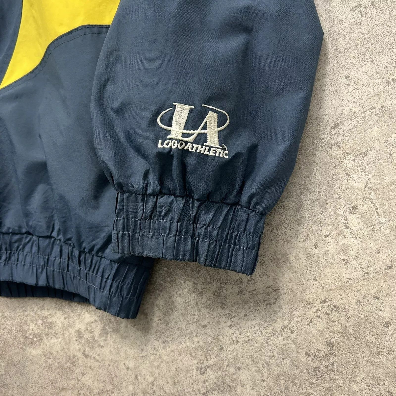 NCAA × Vintage MICHIGAN WOLVERINES LOGO ATHLETIC SHARK TOOTH JACKET SPLASH Size US XL / EU 56 / 4 - 4 Thumbnail