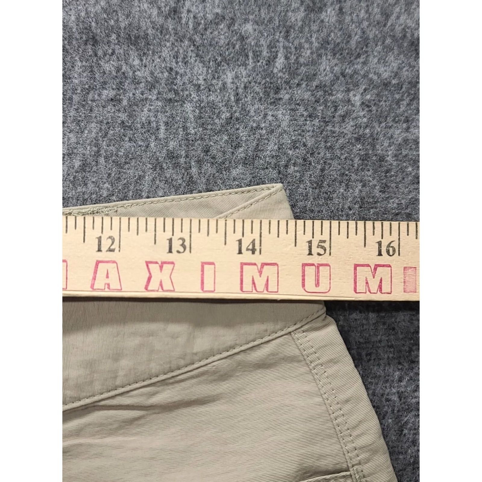 The North Face The North Face Capris Womens Regular Fit Nylon Capri Pants Beige 4 Inseam 22 in Pockets 4 Regular Mens Womens Girls Size ONE SIZE - 5 Thumbnail