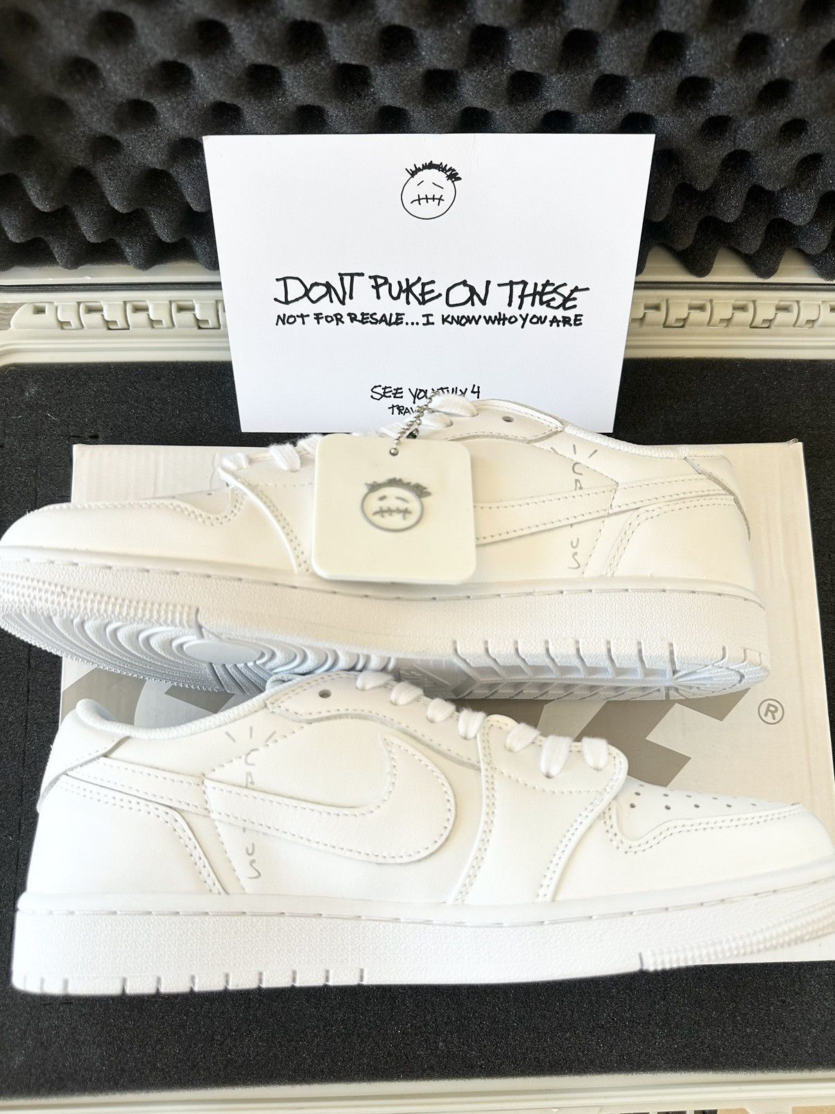 Jordan Brand × Travis Scott Nike TRAVIS SCOTT MICHAEL RUBIN JULY 4 invite & George Condo Size US 8.5 / EU 41-42 - 15 Thumbnail