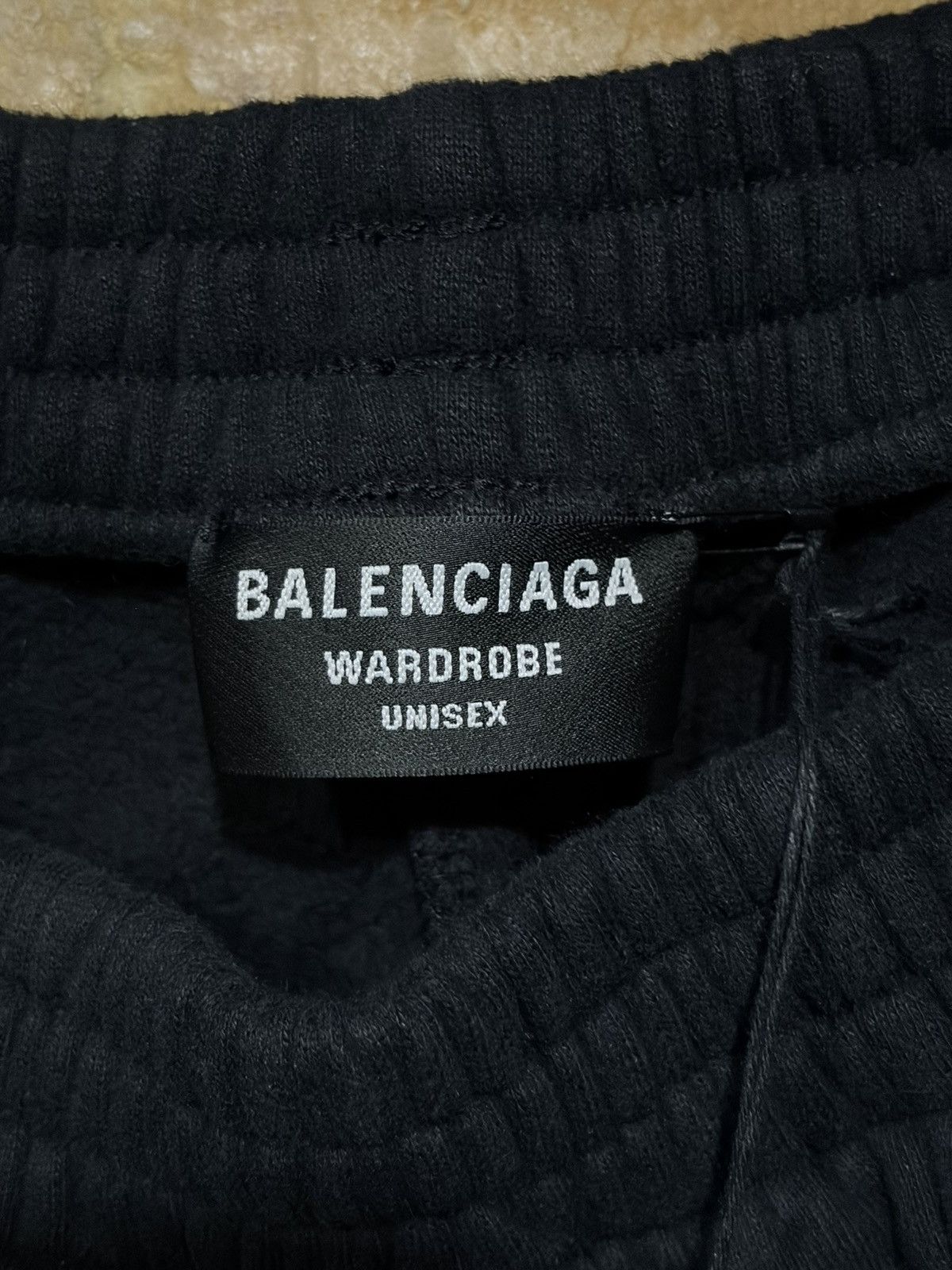 Balenciaga balenciaga sporty b trashed shorts Size US 31 - 4 Thumbnail