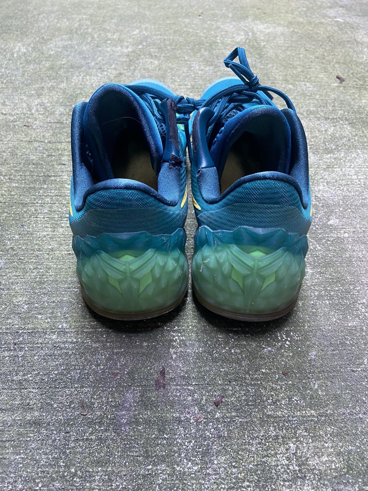 Nike Nike Kobe Size US 13 / EU 46 - 3 Thumbnail