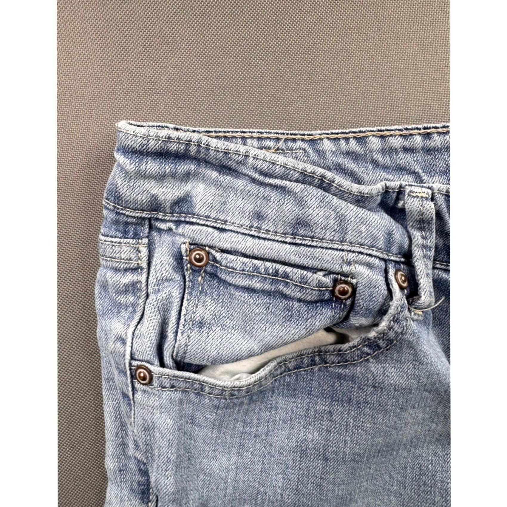 Levi's Levi's Demi Curve Straight Leg Jeans Women Light Wash 31x32 Denim 5-Pocket Zip Fly Classic Rise/Medium Waist Womens Size 24" / US 00 / IT 34 - 4 Thumbnail