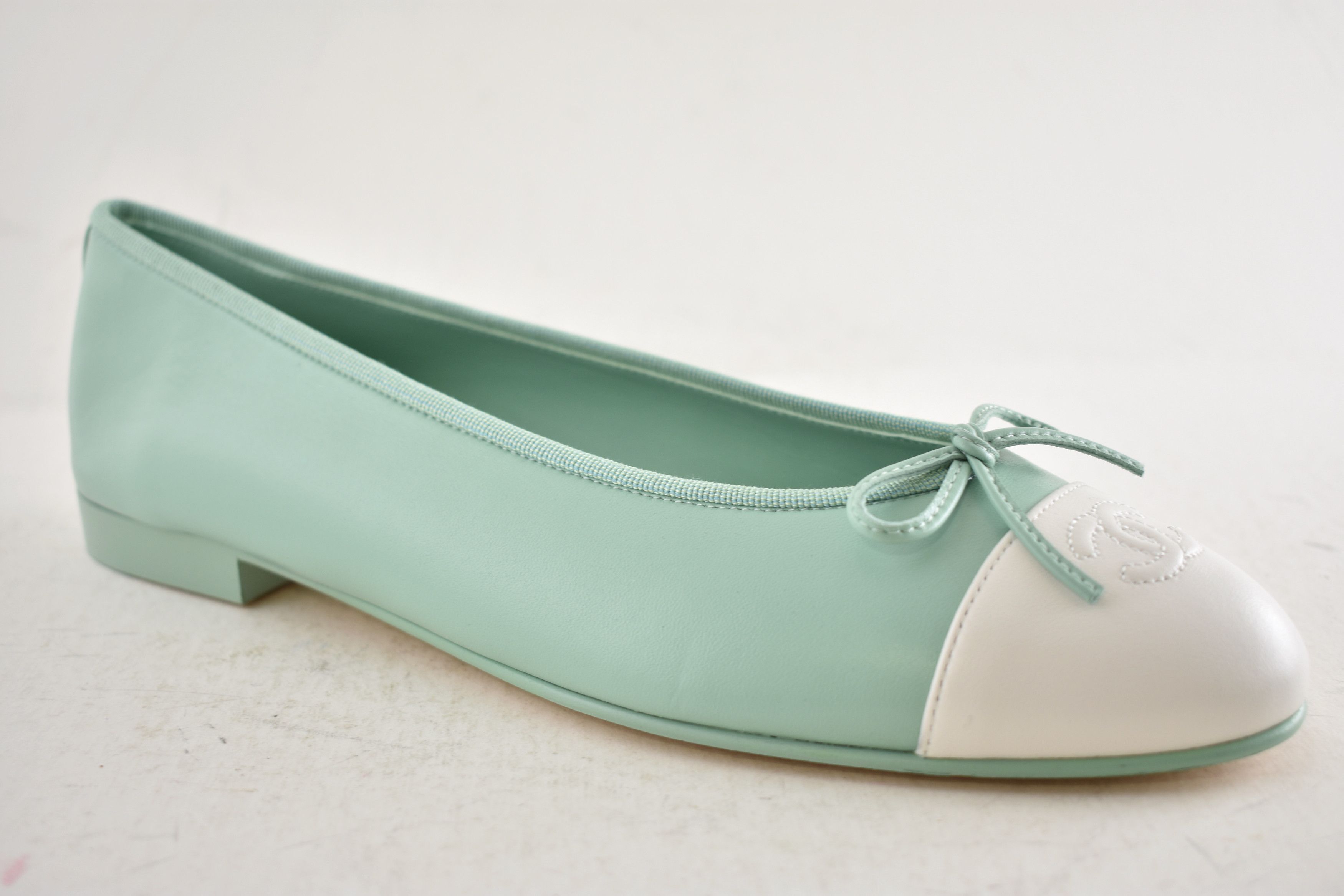Chanel 26S Mint White Leather CC Logo Ballet Ballerina Flat 38 Size US 8 / IT 38 - 5 Thumbnail