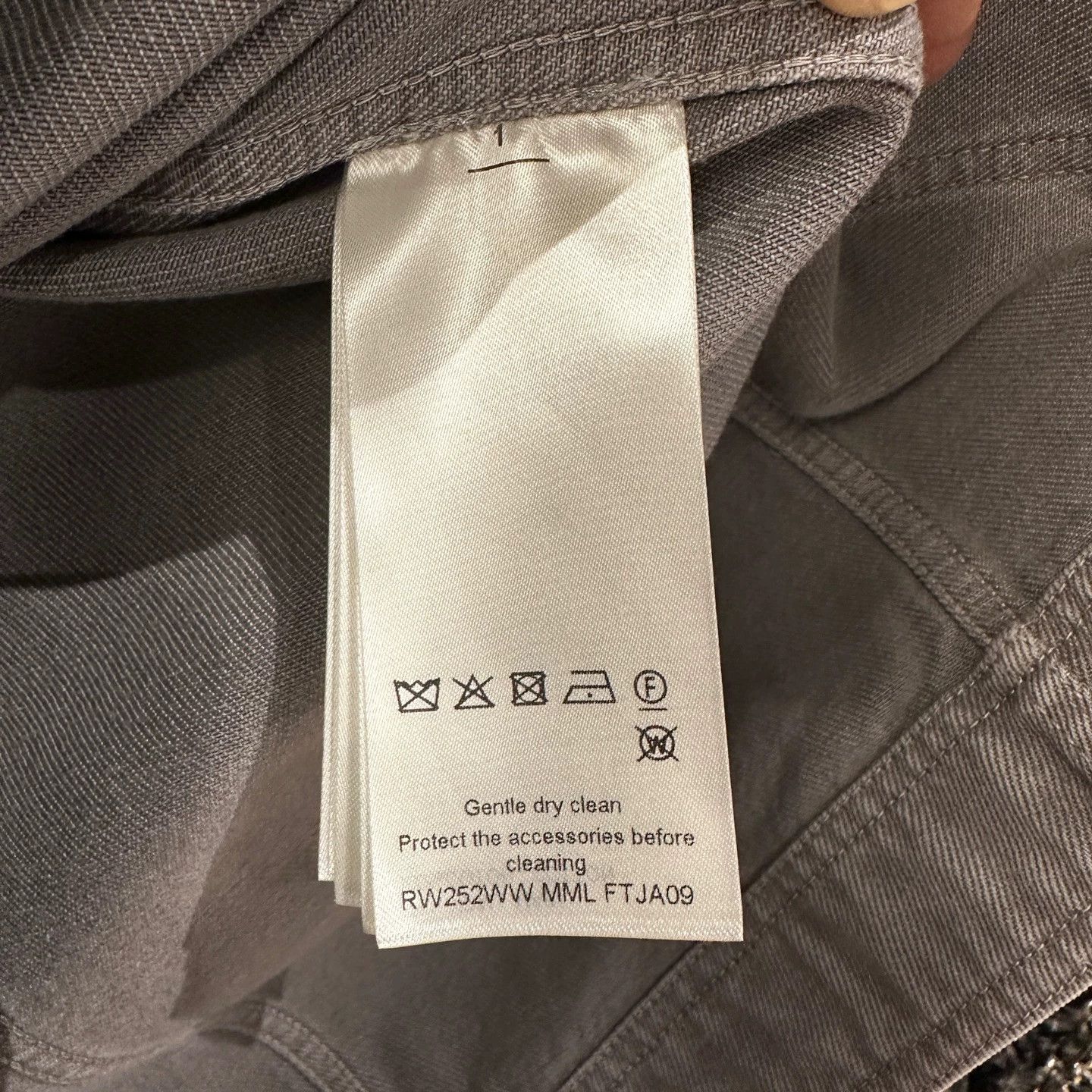 Louis Vuitton LV 25SS Women's Monogram Pocket Cotton Denim Jacket 36 Size XS / US 0-2 / IT 36-38 - 4 Thumbnail