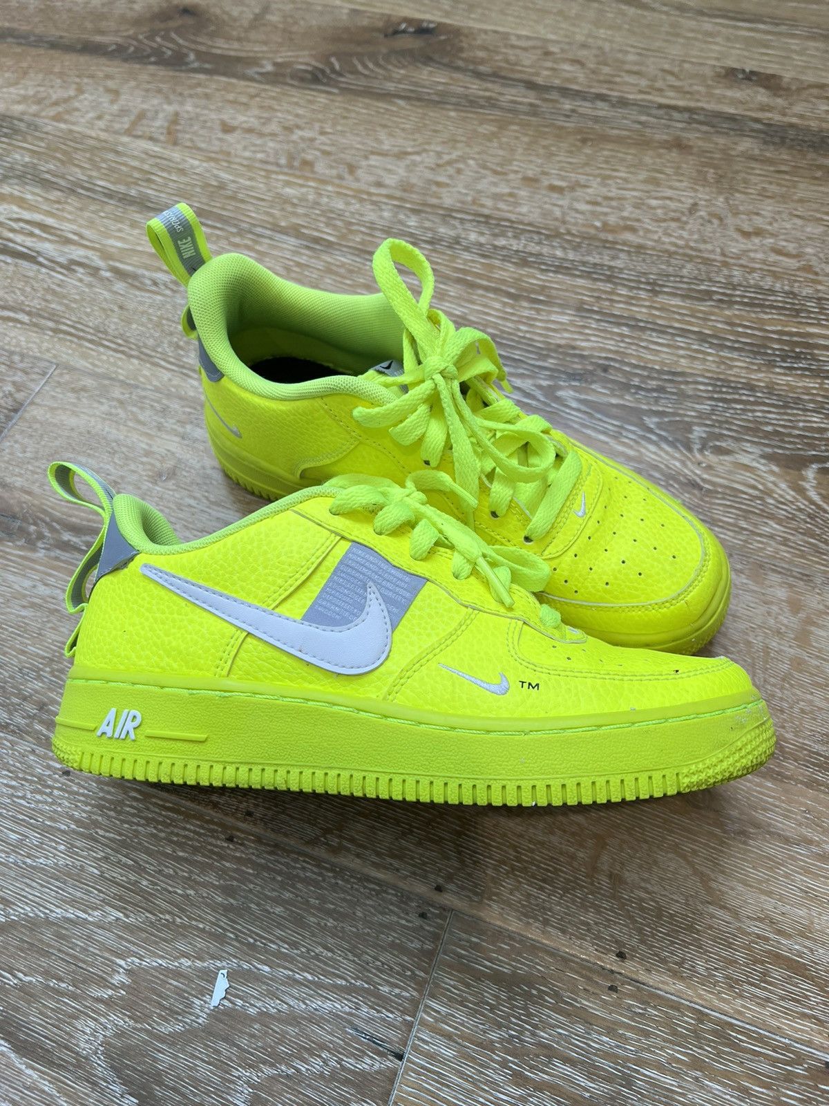 Air force 1 lv8 utility neon on sale