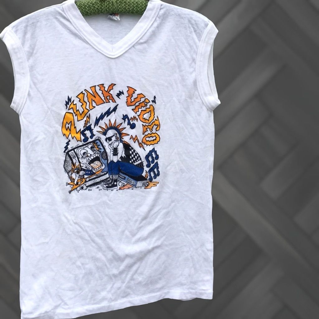 Vintage VINTAGE DG Sportswear T-Shirt Sleeveless V Neck Tee 80s 1980s Punk White L Unisex Mens Women Graphic Tee Size US L / EU 52-54 / 3 - 1 Thumbnail