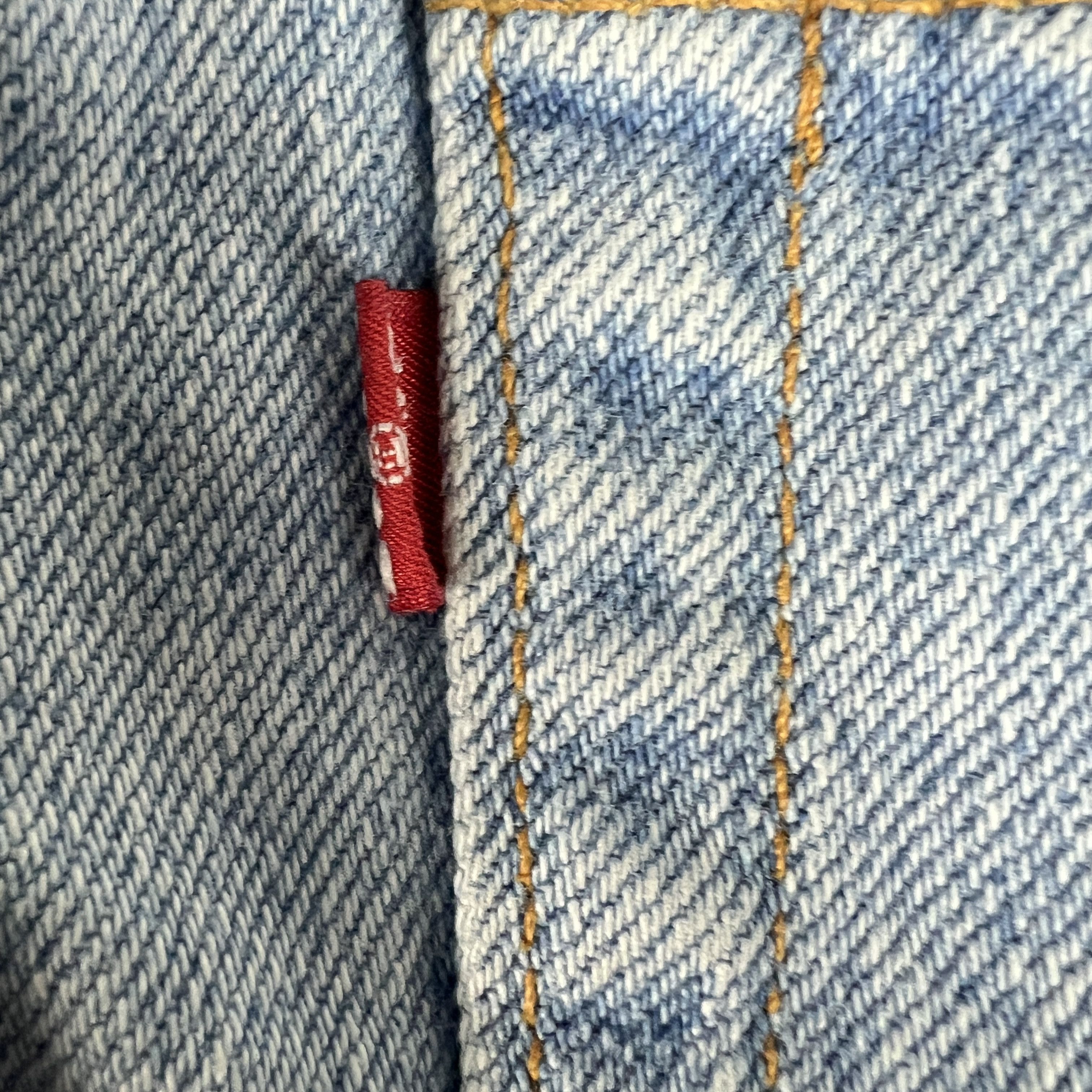 Levi's × Vintage VTG 90s Levi's Jeans 560 Loose Tapered Light Blue Denim Size US 35 - 12 Thumbnail