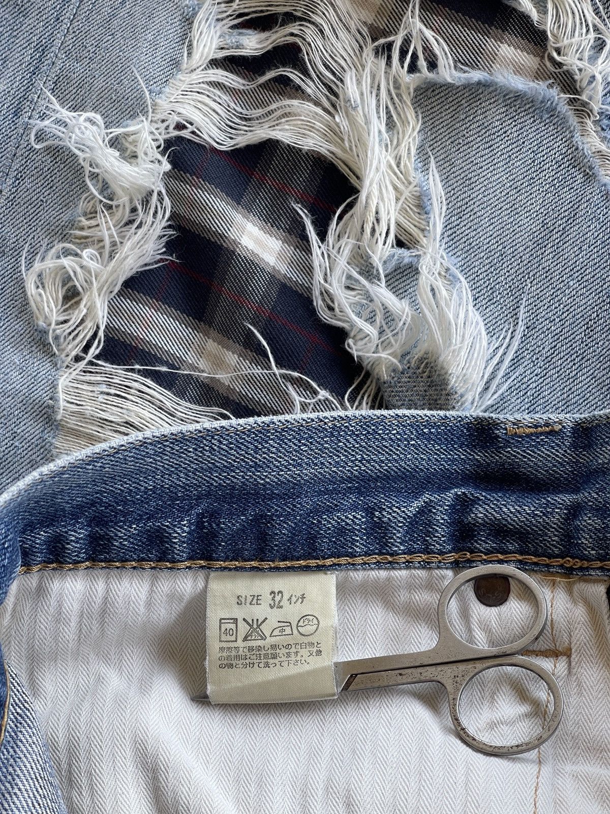 Levi's Vintage Clothing Vintage Levis Ripped Distressed Denim Size US 30 / EU 46 - 14 Thumbnail