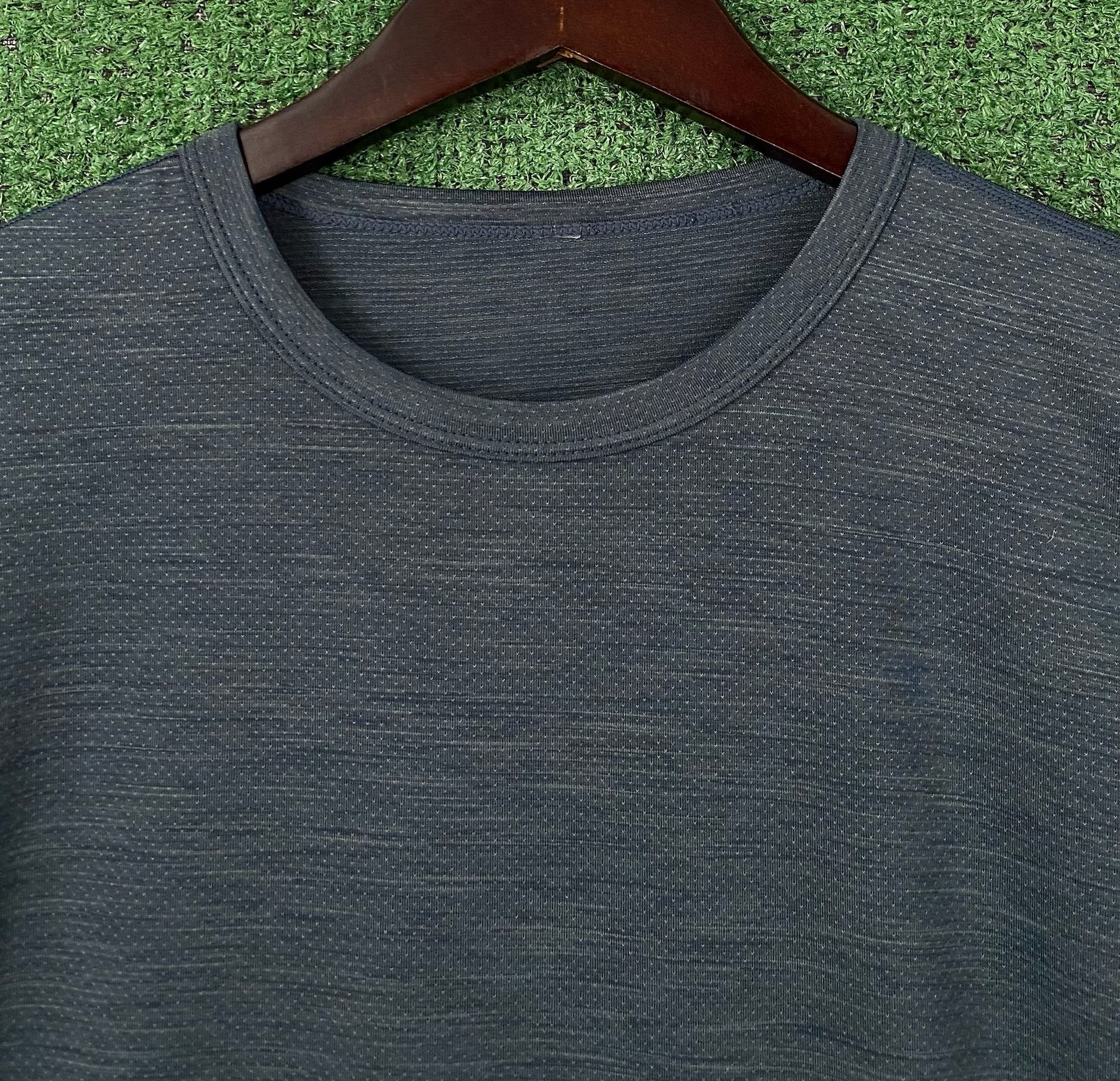 Vuori Vuori Zephyr Navy Performance Short Sleeve T-Shirt Small Size US S / EU 44-46 / 1 - 1 Thumbnail