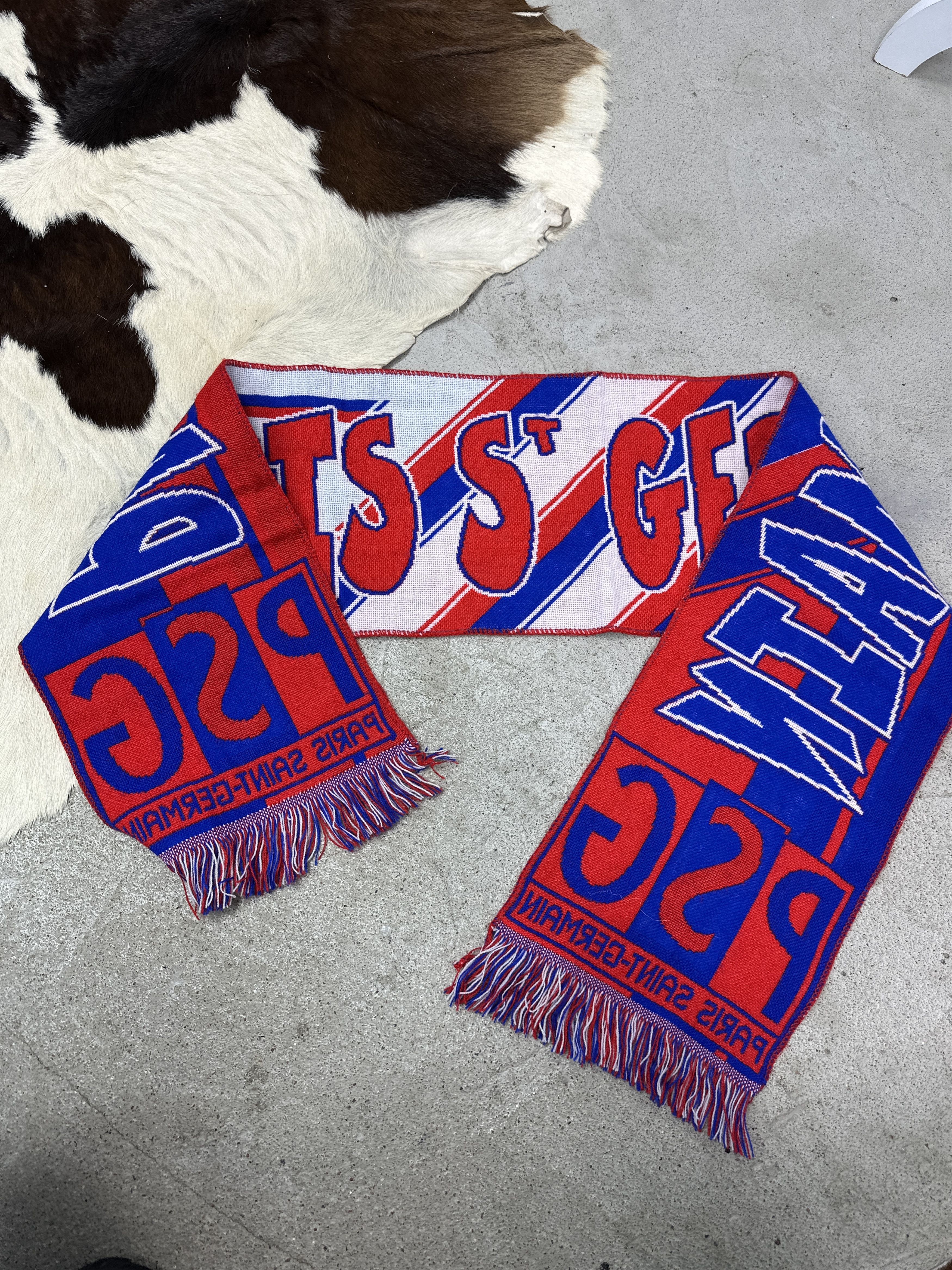 Vintage Vintage Sporty Streetwear PSG Football Scarf 90s Size ONE SIZE - 1 Thumbnail