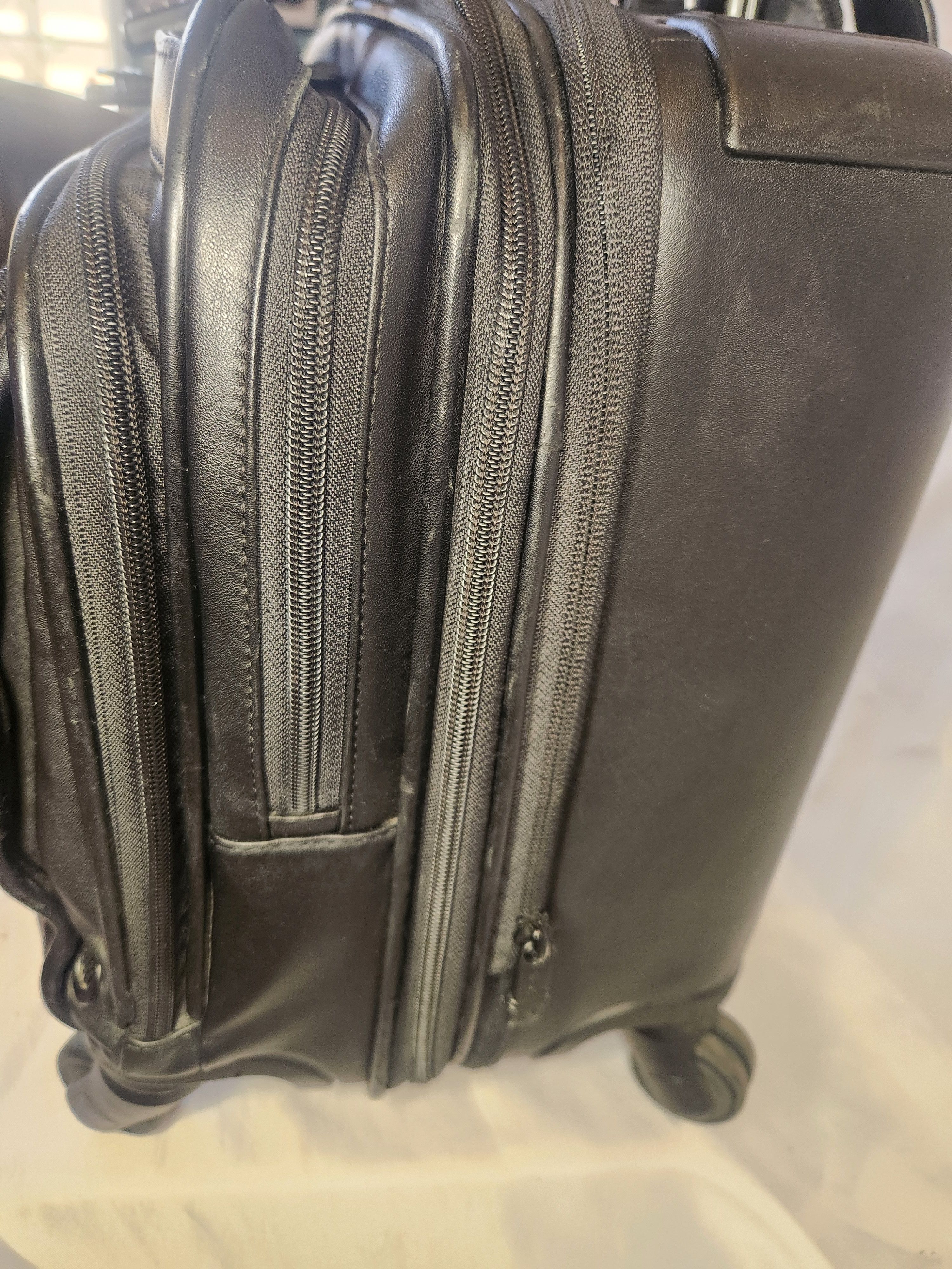Tumi ALPHA 2 DELUXE 4 WHEELS Size ONE SIZE - 4 Thumbnail