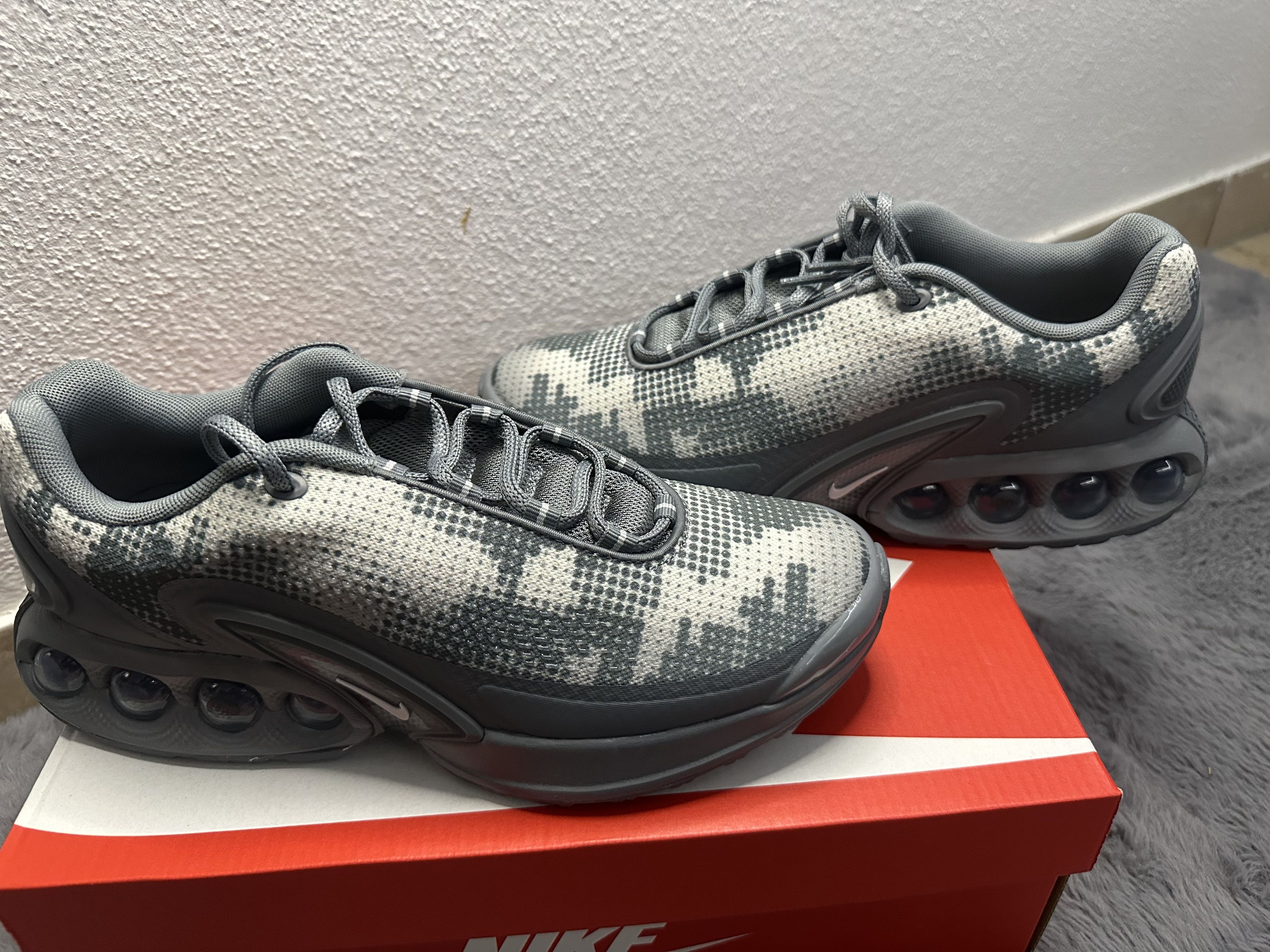 Nike Nike Air Max DN Size US 9 / EU 42 - 4 Thumbnail