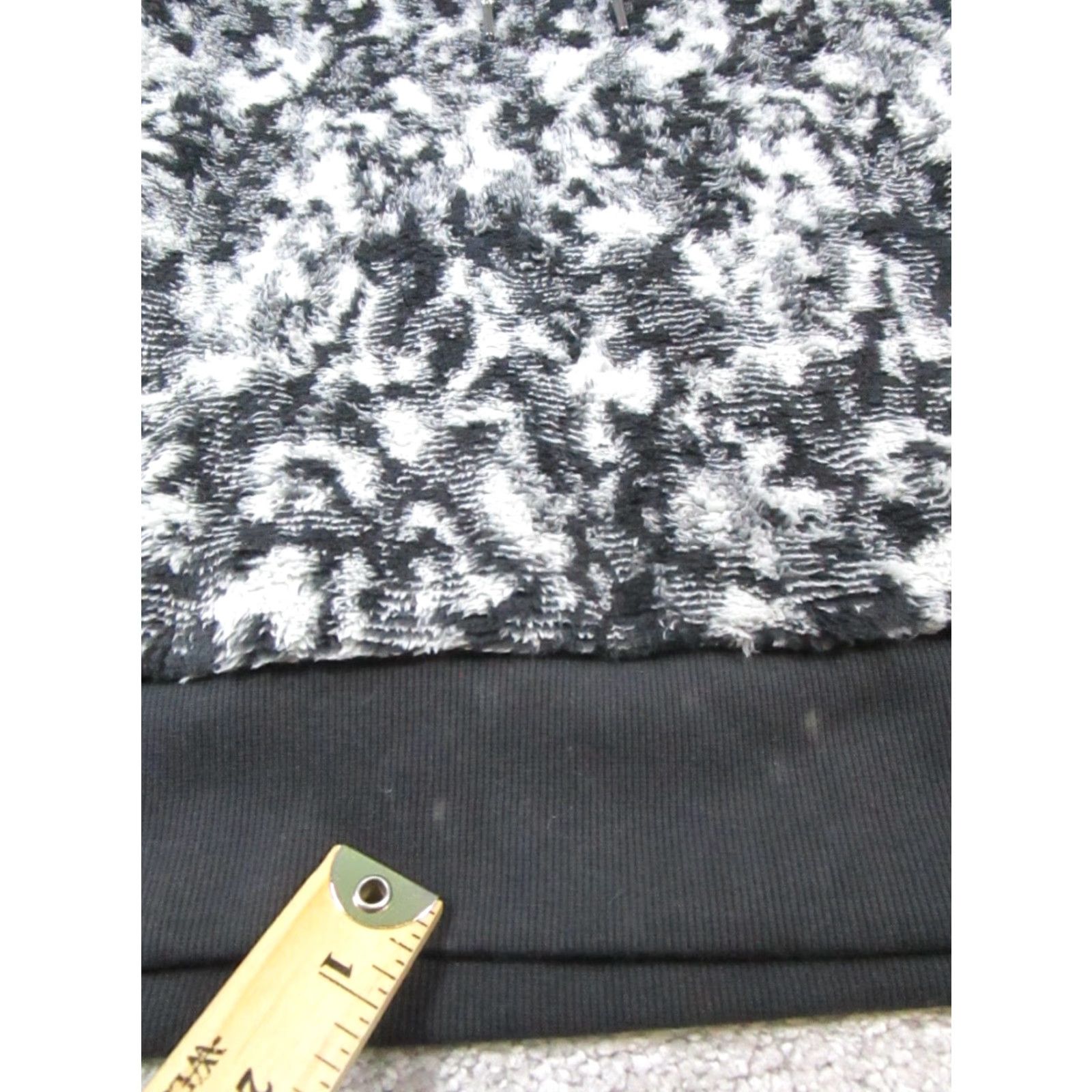 Athleta Athleta Hoodie Womens M Black Tuga Sherpa Fleece Camouflage Colorful Pullover Mock Neck Gym & Training, Hiking, Walking Mens Womens Girls Boys Size M / US 6-8 / IT 42-44 - 5 Thumbnail